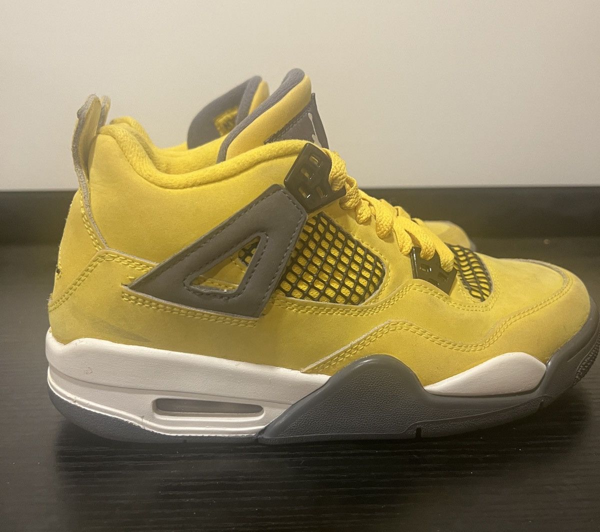 Nike SIZE 6 MEN - Jordan 4 Tour Yellow 2021 Size US 6 / EU 39 - 3 Thumbnail