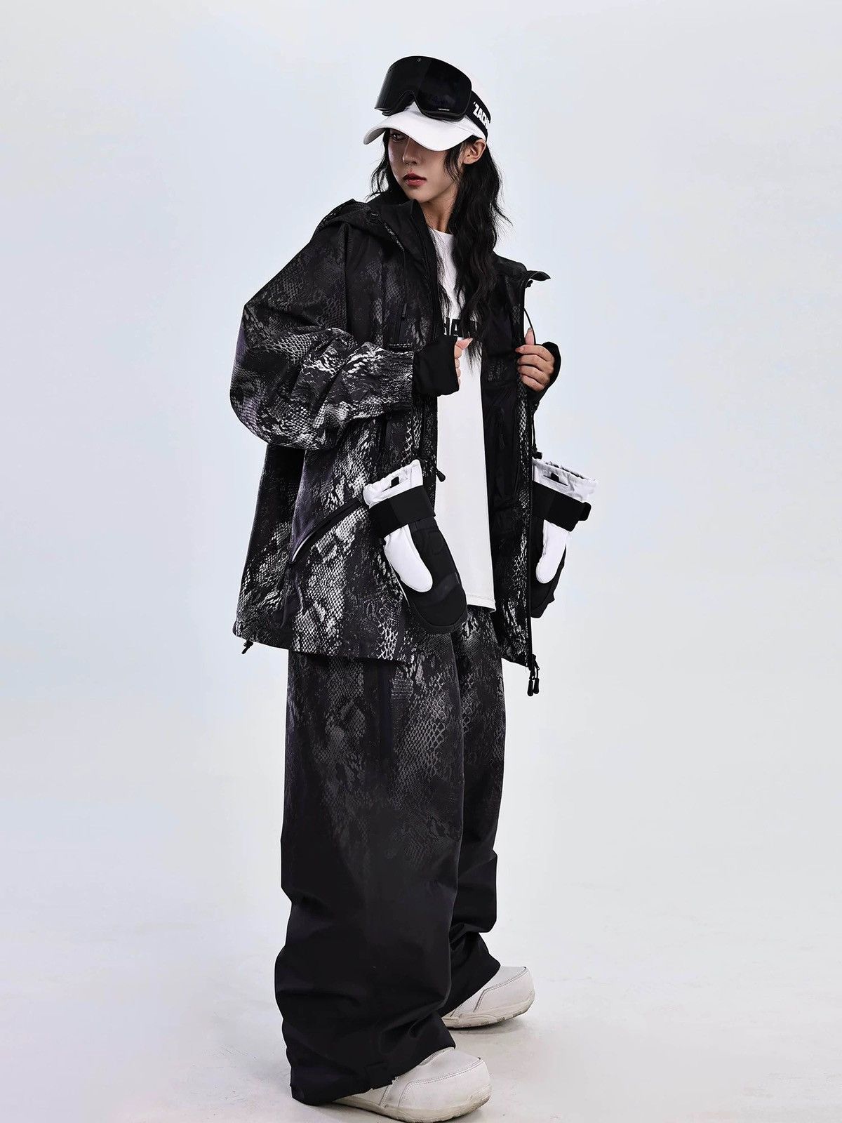 Other Black Belly Silver Snake Gradient Outdoor Windproof Ski Suit Size US 32 / EU 48 - 4 Thumbnail