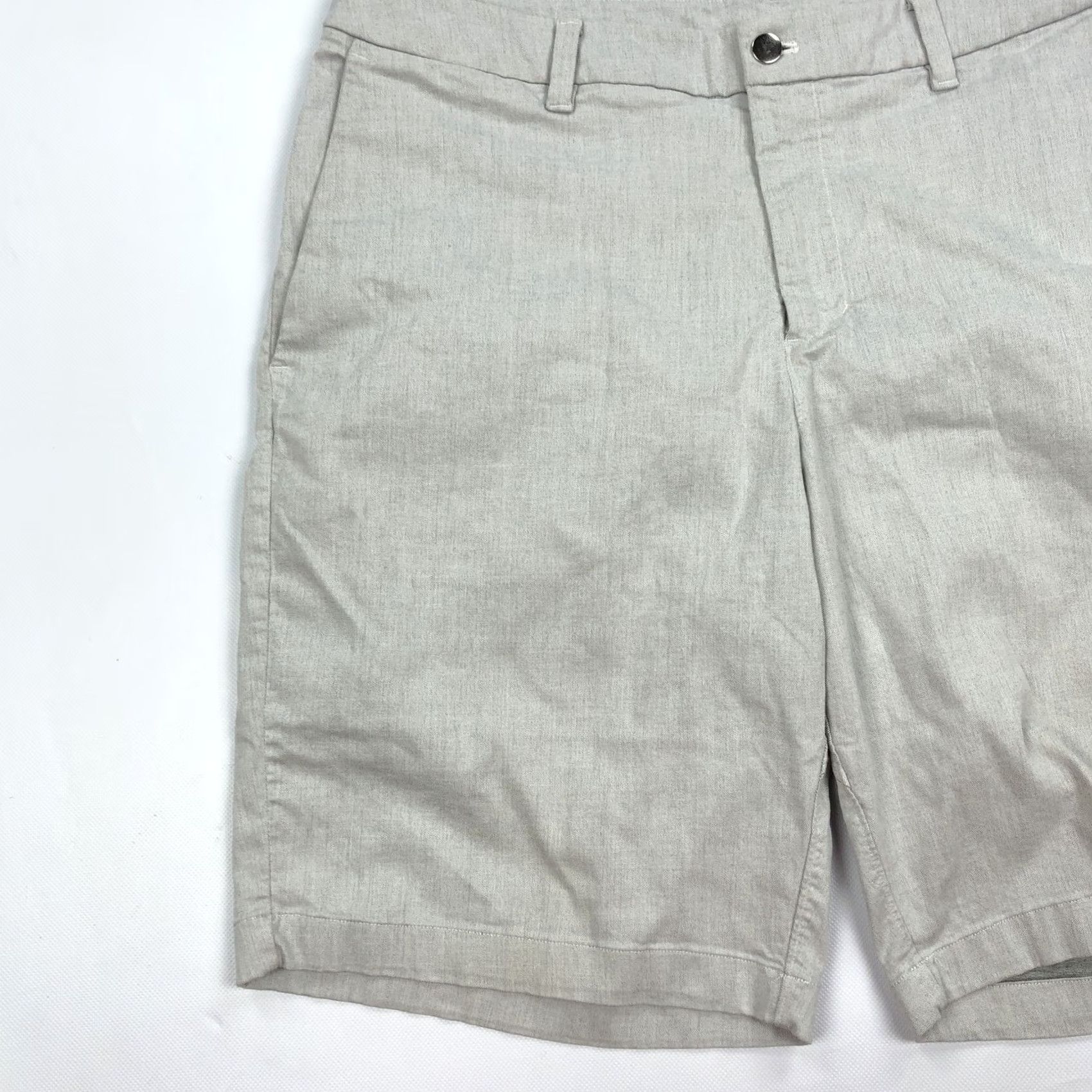 Lululemon VINTAGE? No. Lululemon Men's Light Gray Flat Front Chino Shorts Size 36 Commission Relaxed Shirt? Size US 36 / EU 52 - 3 Thumbnail
