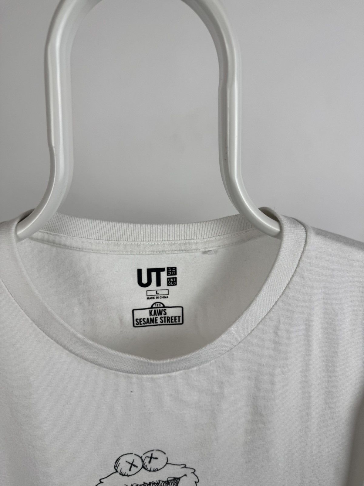 Uniqlo Uniqlo x Kaws Sesame Street Big Logo Tee Size US L / EU 52-54 / 3 - 3 Thumbnail