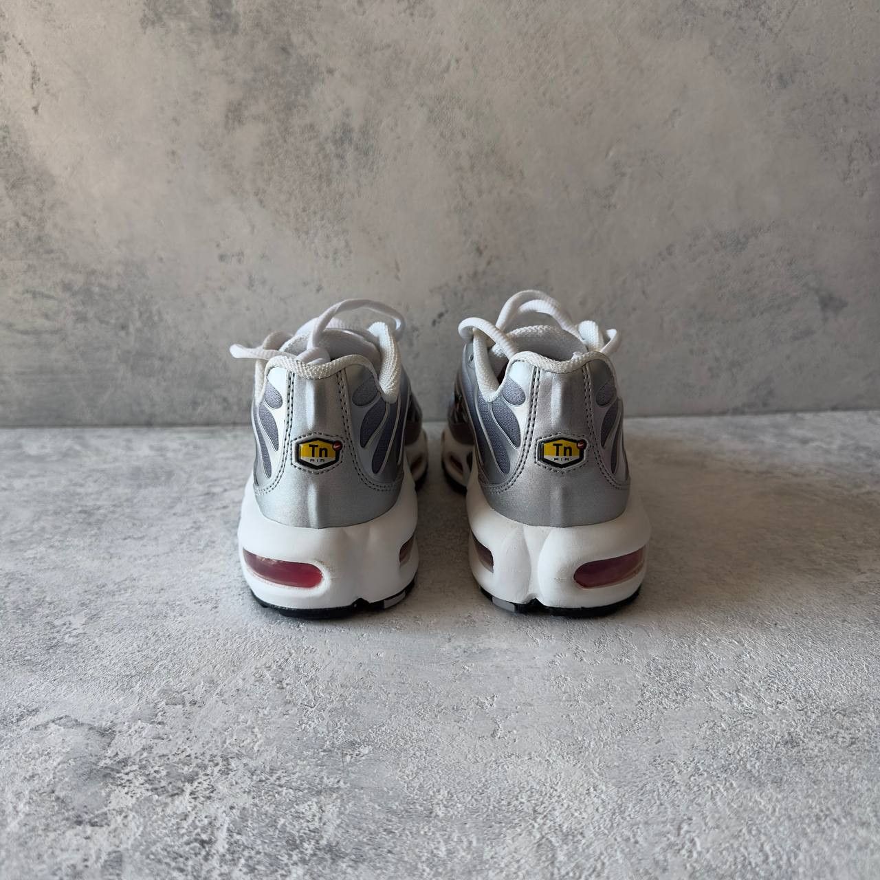 Nike Air Max Plus 'Metallic Silver University Red' HM9654-001 Size US 7 / IT 37 - 3 Thumbnail