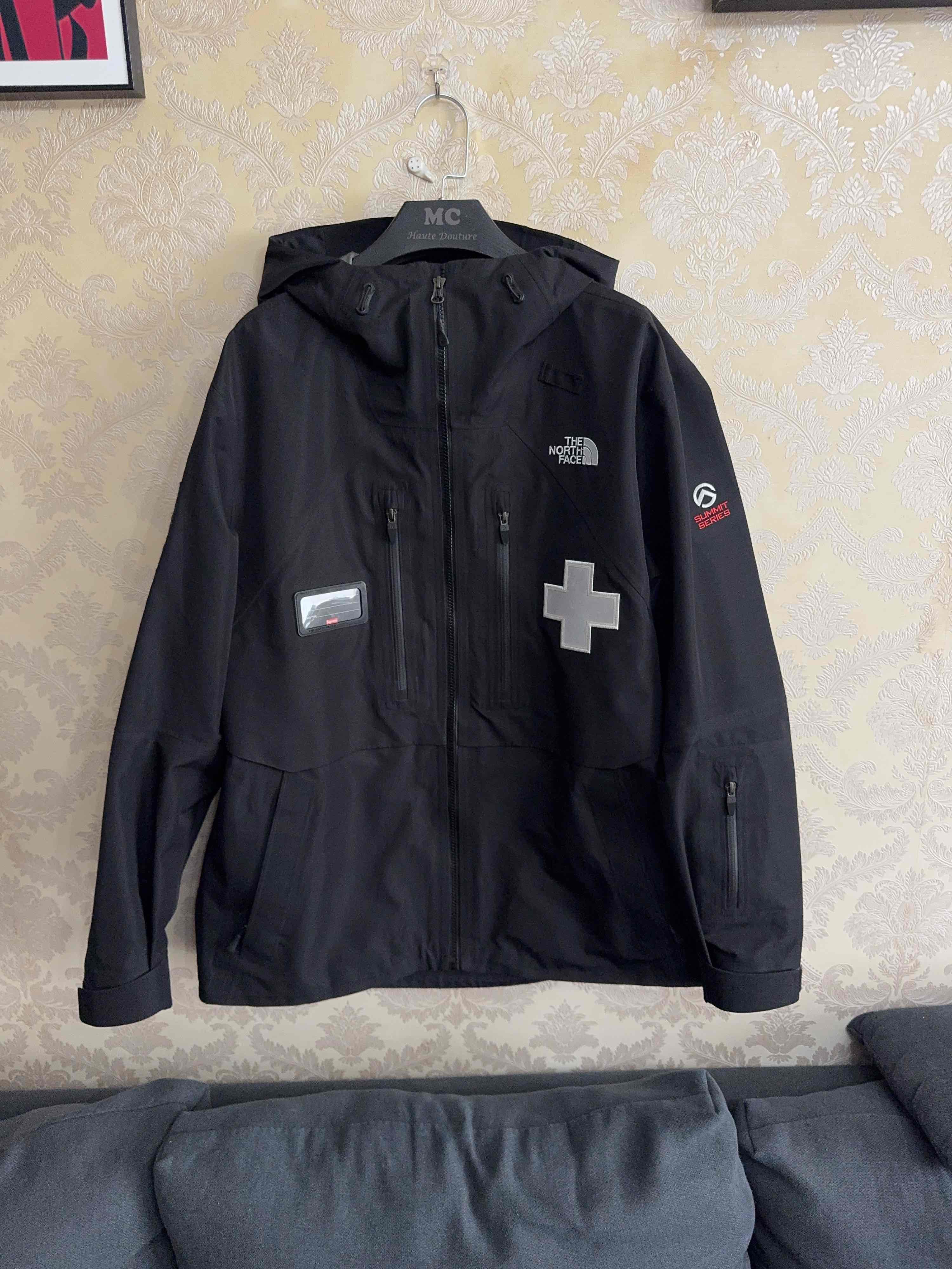 Supreme Supreme x The North Face Rescue Mountain Pro Jacket Size L Size US L / EU 52-54 / 3 - 1 Thumbnail