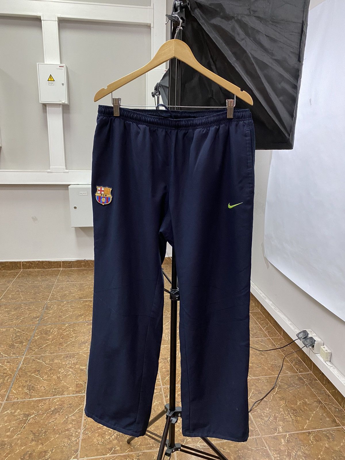 Nike 🇪🇸 Vintage 90s F. C. Barcelona Nike Soccer Pants Rare Y2K Size US 36 / EU 52 - 1 Thumbnail