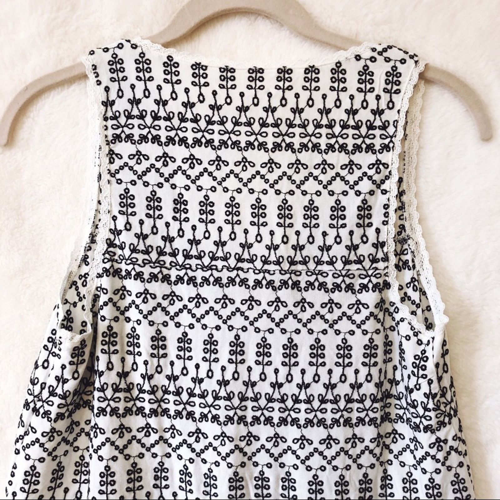 Anthropologie Anthropologie Ivory Cammie Embroidered Peplum Top Size XS / US 0-2 / IT 36-38 - 7 Thumbnail