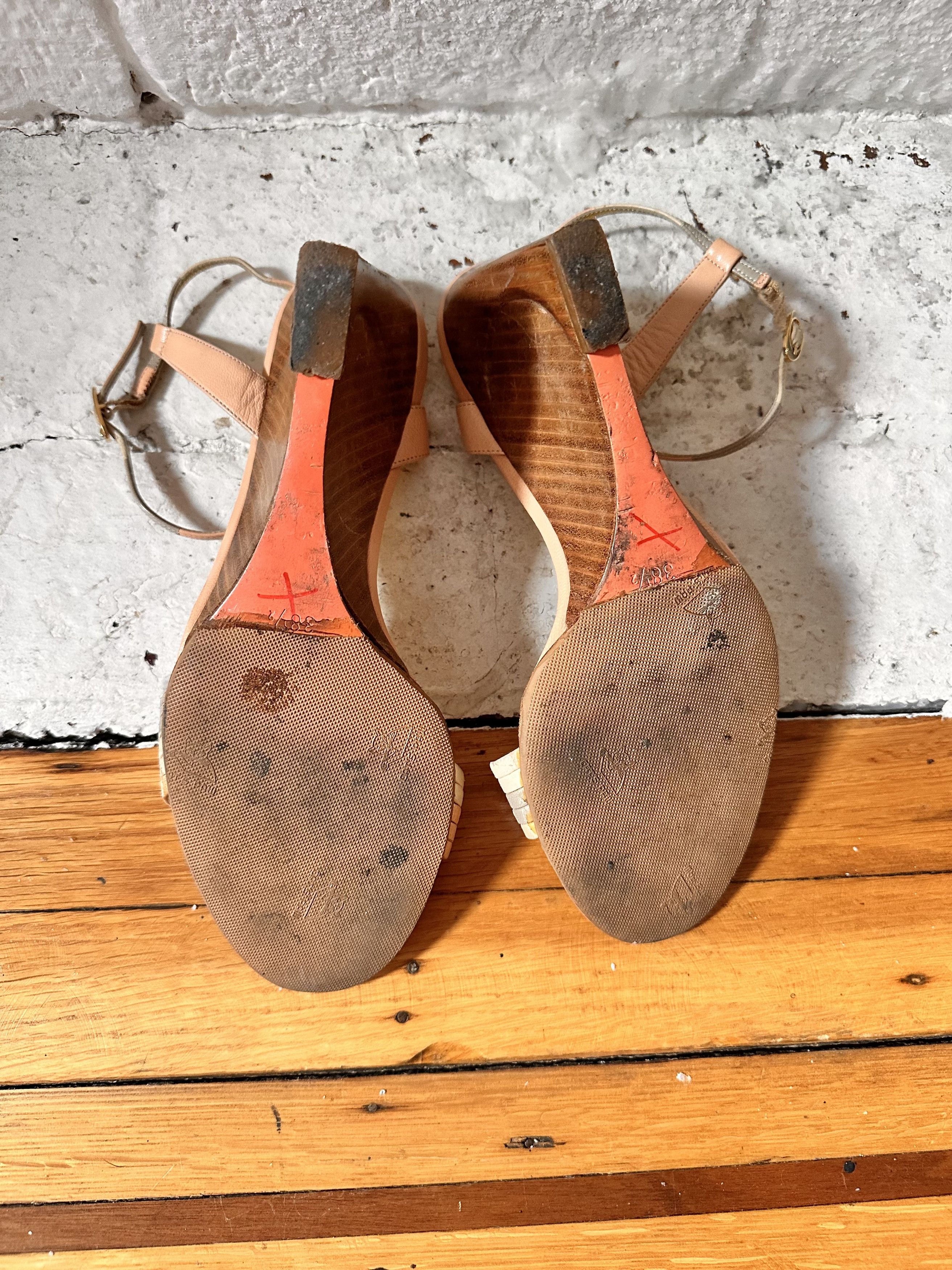 Fendi FENDI NUDE BEIGE WOODEN WEDGES_ 38.5 Size US 7.5 / IT 37.5 - 7 Thumbnail
