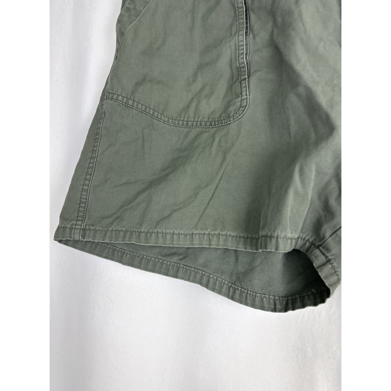 Vintage **Woolrich Light Olive Elastic Waist 38 Regular Fit Cargo Shorts** User: **Light Olive Woolrich Elastic Waist 38 Regular Fit Cargo Shorts** Size US 38 / EU 54 - 2 Thumbnail