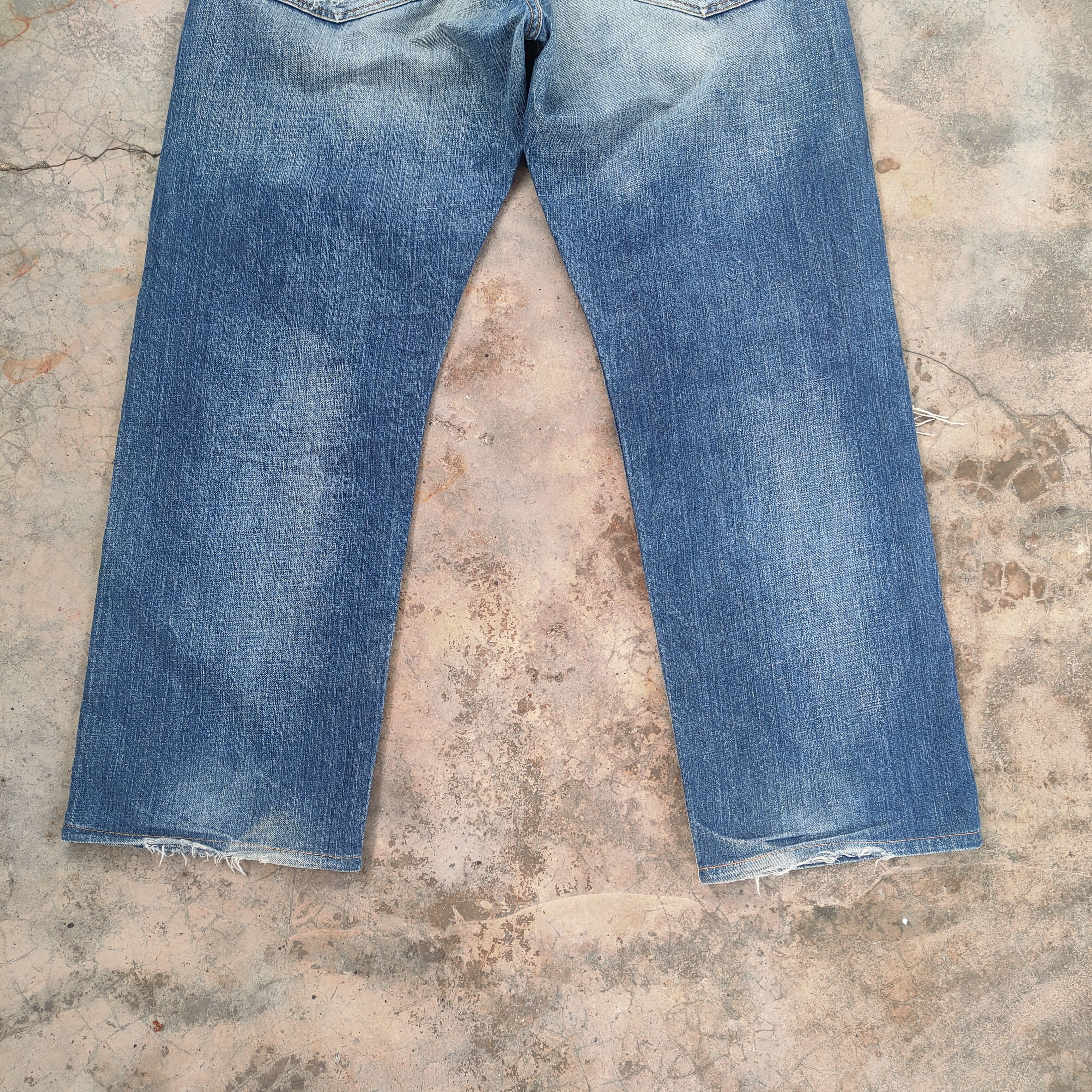 Levi's Vintage Clothing VINTAGE LEVI'S 501 FADED DISTRESSED JEAN DENIM PANTS Size US 37 - 11 Thumbnail