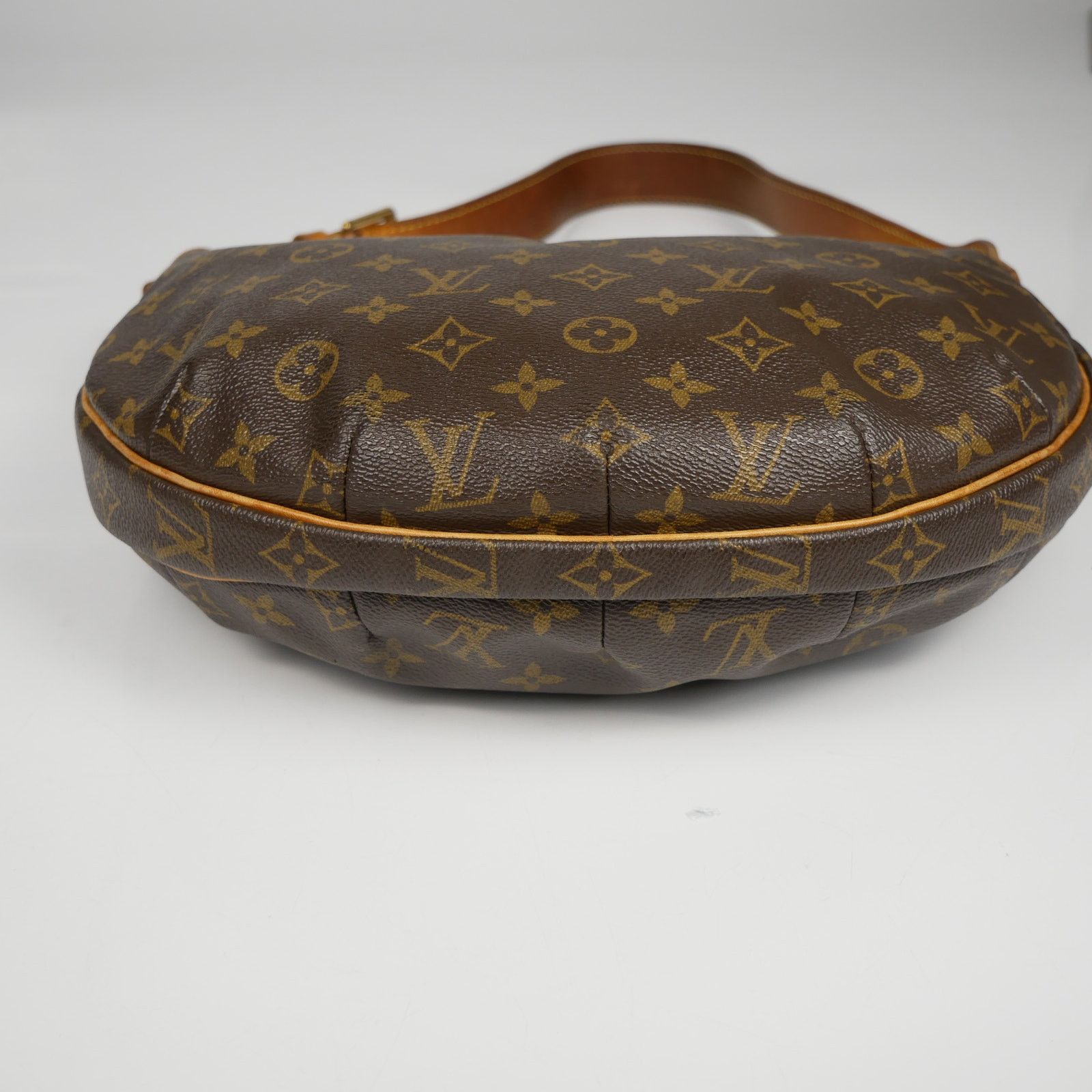 Louis Vuitton Louis Vuitton Croissant MM Bag Size ONE SIZE - 7 Thumbnail