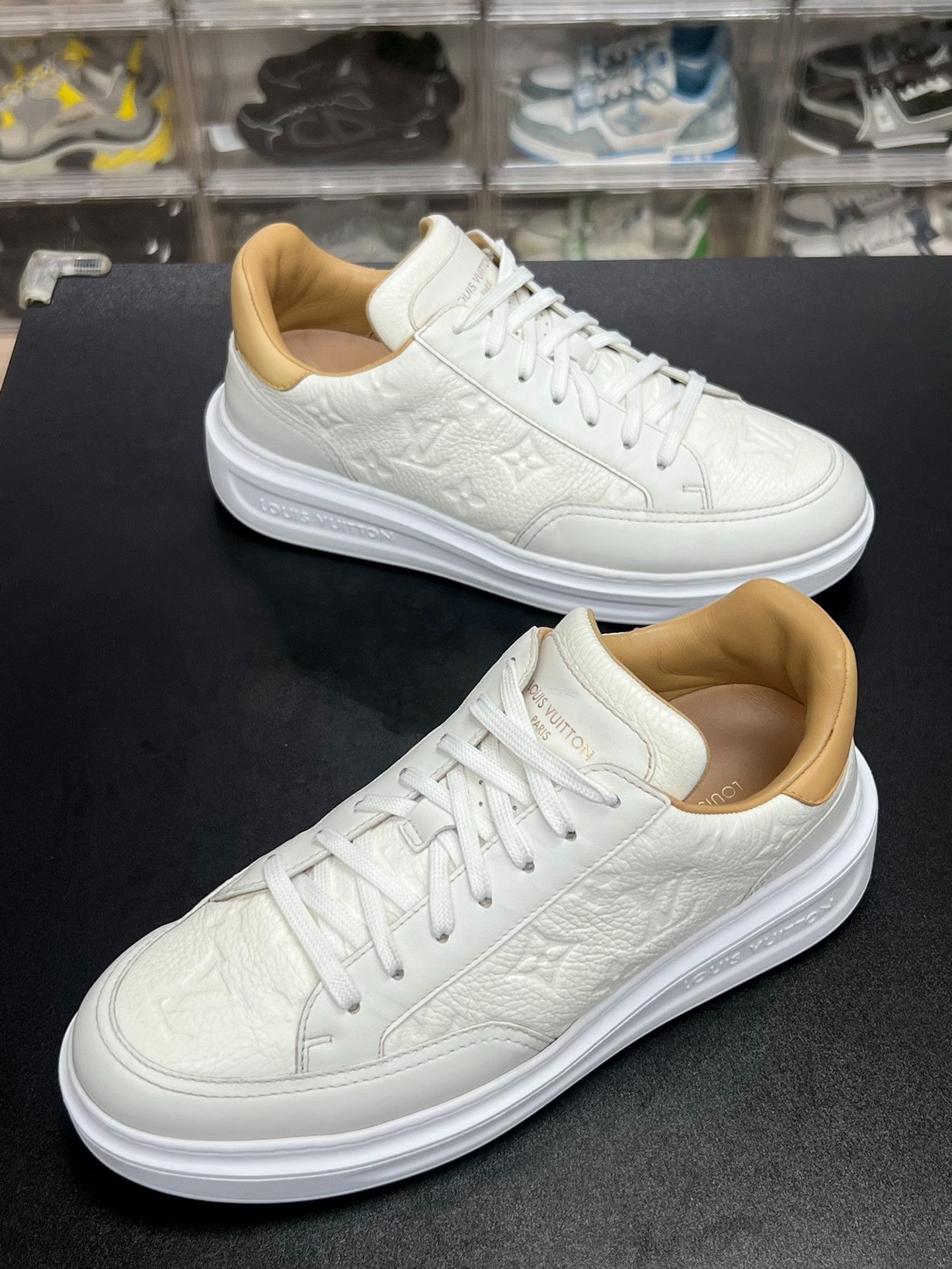 Louis Vuitton Louis Vuitton White Lowtop Sneakers 6.5 Men Size US 6.5 / EU 39-40 - 1 Thumbnail
