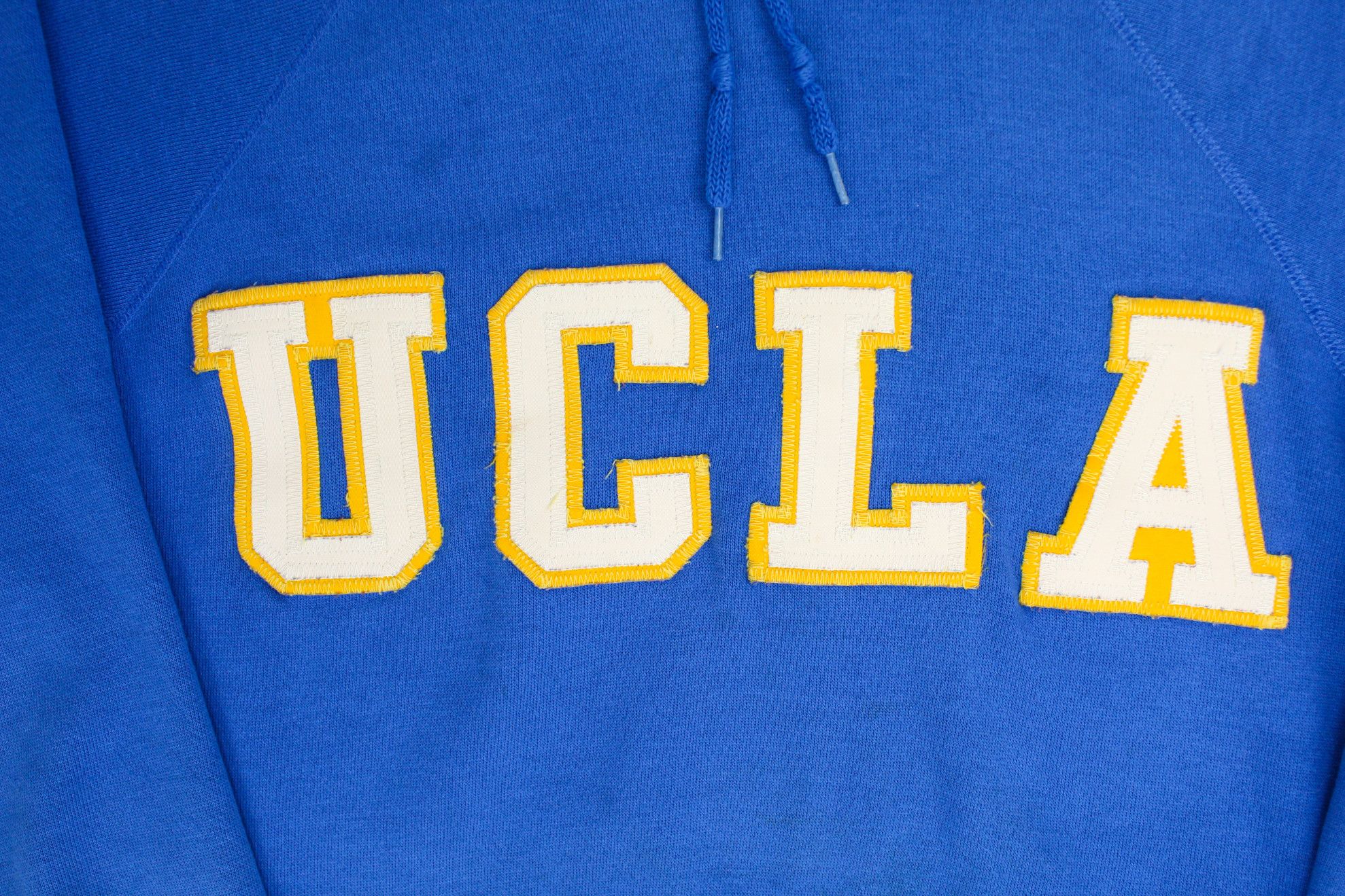 Tultex × Vintage VTG 80s UCLA Twill Applique Raglan Sleeve Hoodie Size US M / EU 48-50 / 2 - 3 Thumbnail