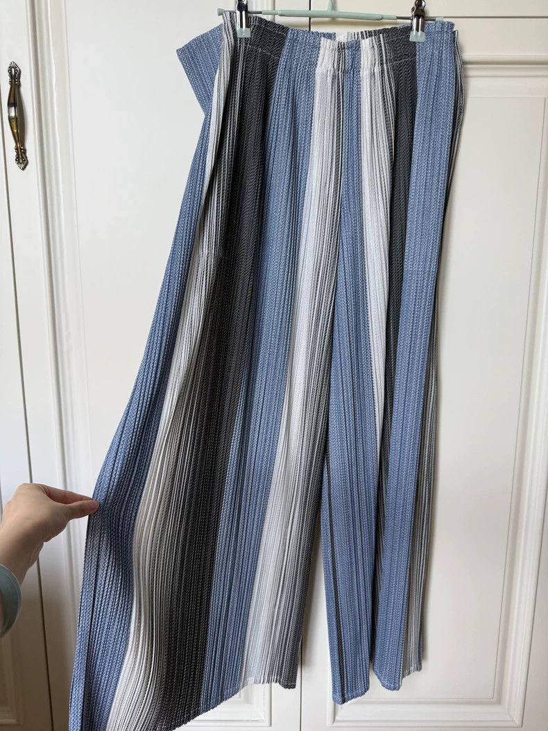 Issey Miyake issey miyake size:4 Blue and white striped pleated pants Size 42" / US 20 - 2 Thumbnail