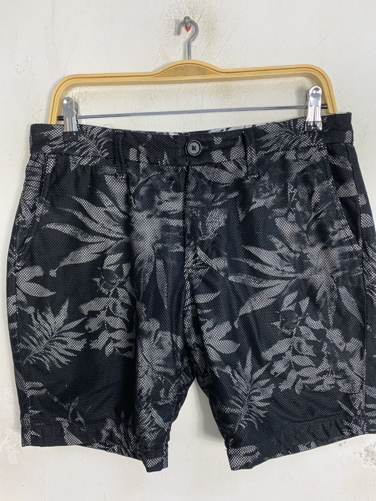Vanquish 90s Black by Vanquish Floral Mesh Short Over Printed Size US 32 / EU 48 - 3 Thumbnail