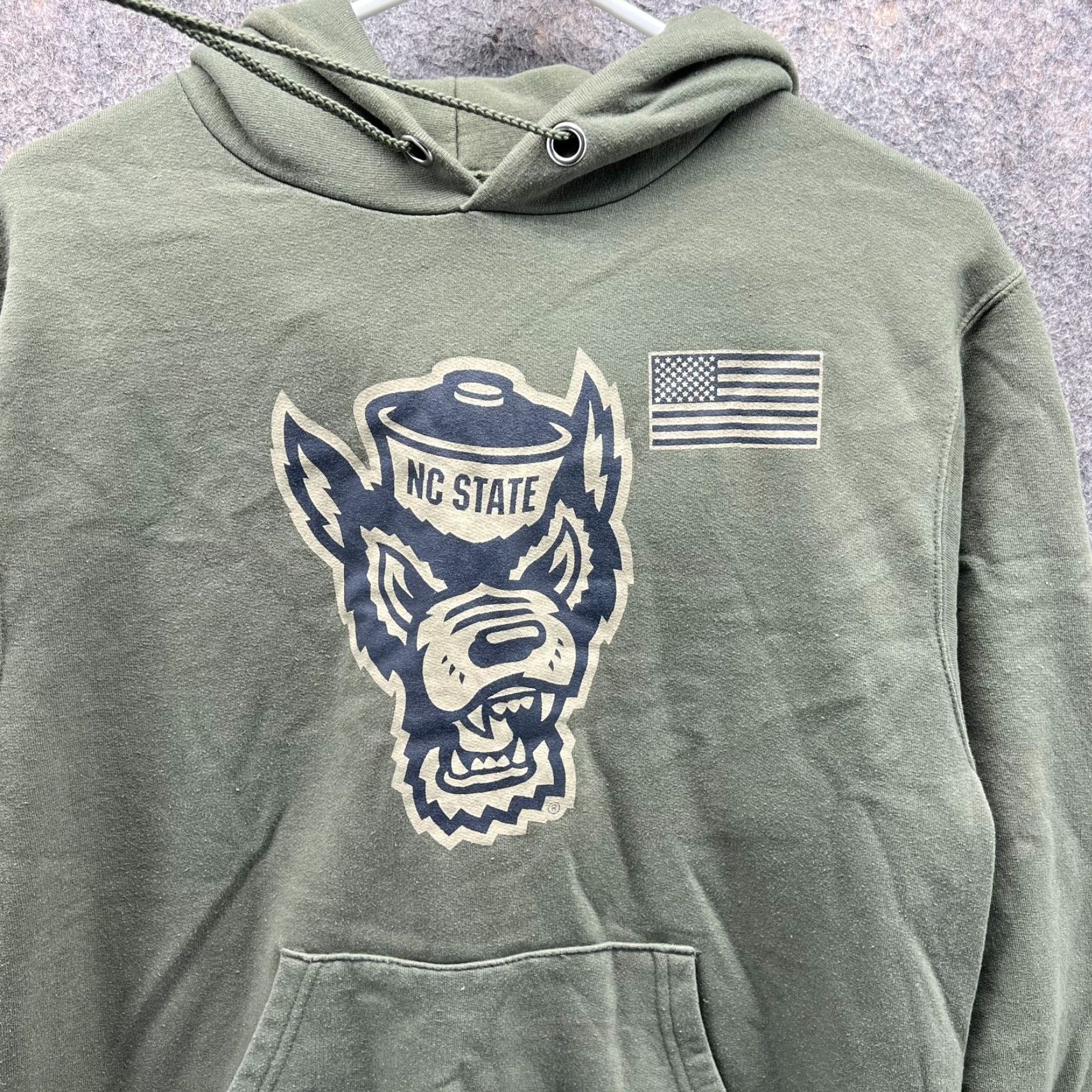 Champion Champion Sweatshirt Men S Green Hooded Pullover Fleece Size S Regular Long Sleeve Pullover NC State Wolfpack Salute Pattern: Solid Size US S / EU 44-46 / 1 - 4 Thumbnail