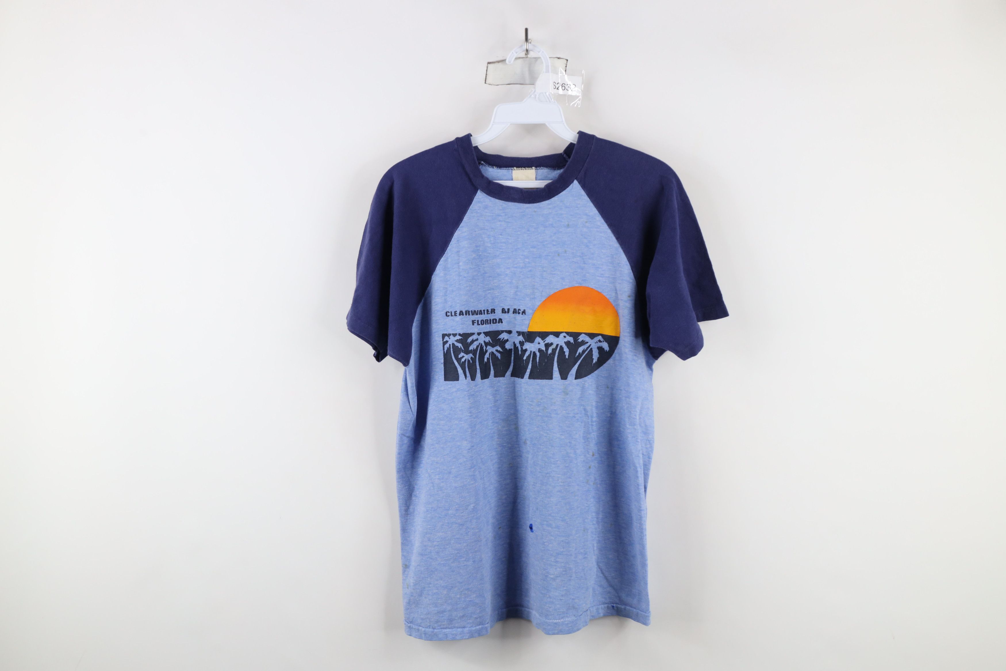 Vintage Vintage 70s 80s Streetwear Beach Raglan T-Shirt USA Size US L / EU 52-54 / 3 - 1 Thumbnail