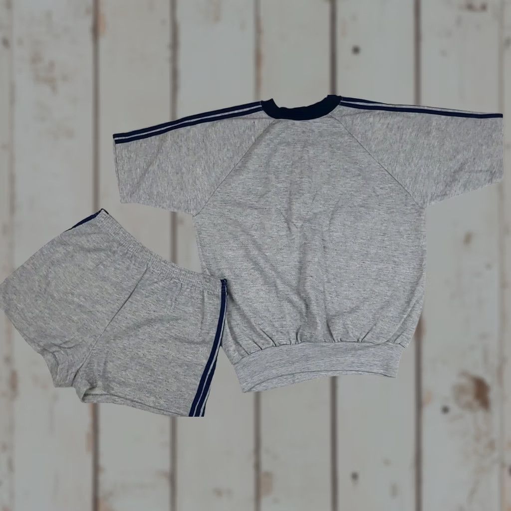 Vintage VINTAGE Sportswear Sweatshirt Shorts Set Gray Navy Striped Acrylic USA M Mens Size US M / EU 48-50 / 2 - 1 Thumbnail