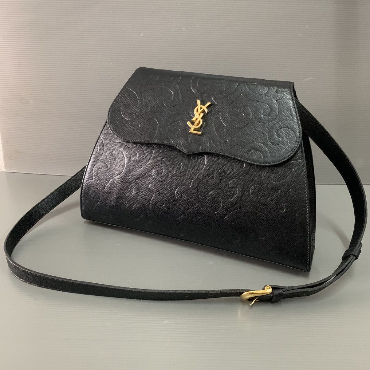 Yves Saint Laurent Saint Laurent 1990-2000s logo-debossed shoulder bag Size ONE SIZE - 1 Thumbnail
