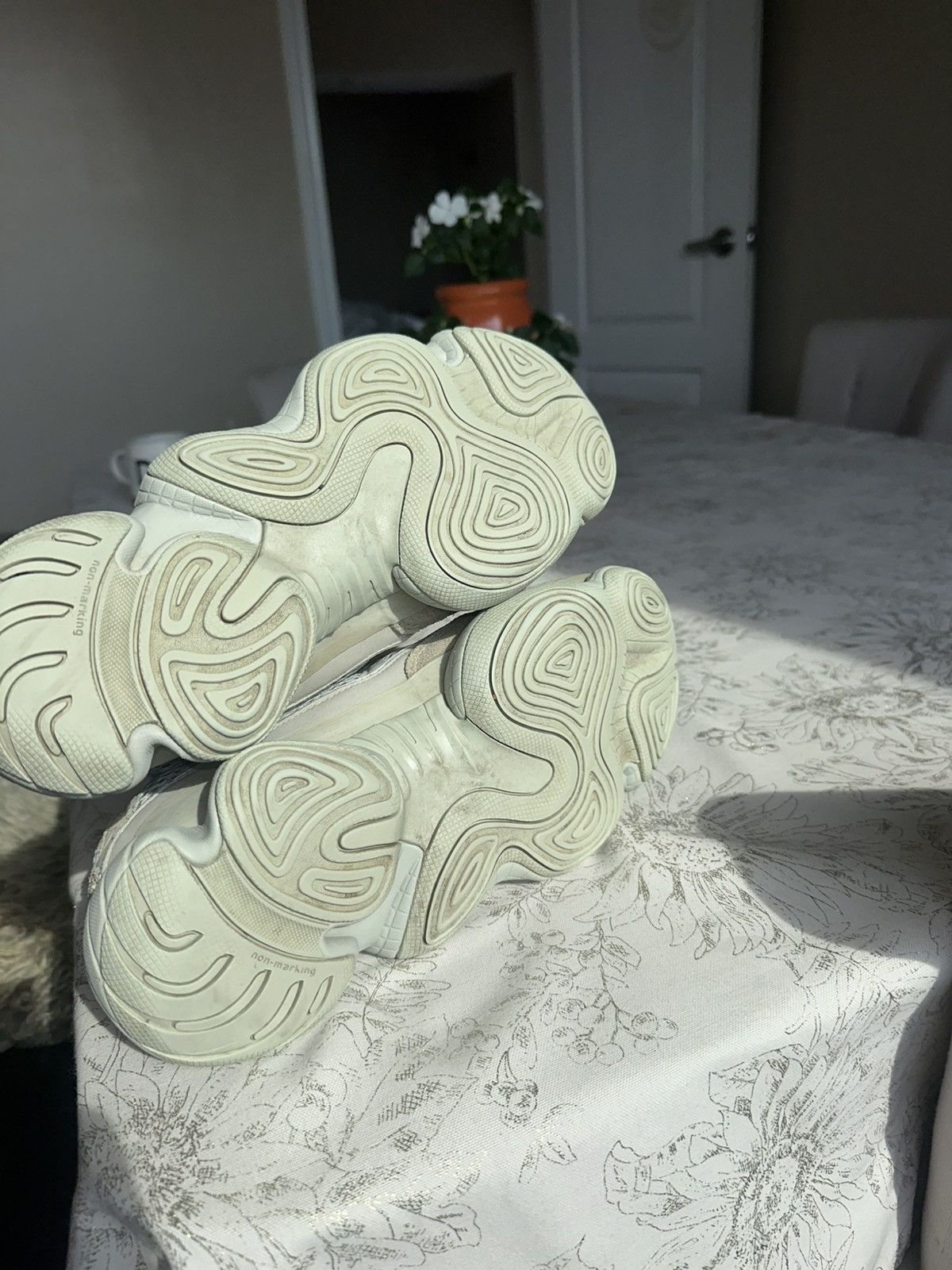 Adidas × Yeezy Yeezy 500 Salt Size US 9.5 / EU 42-43 - 10 Thumbnail