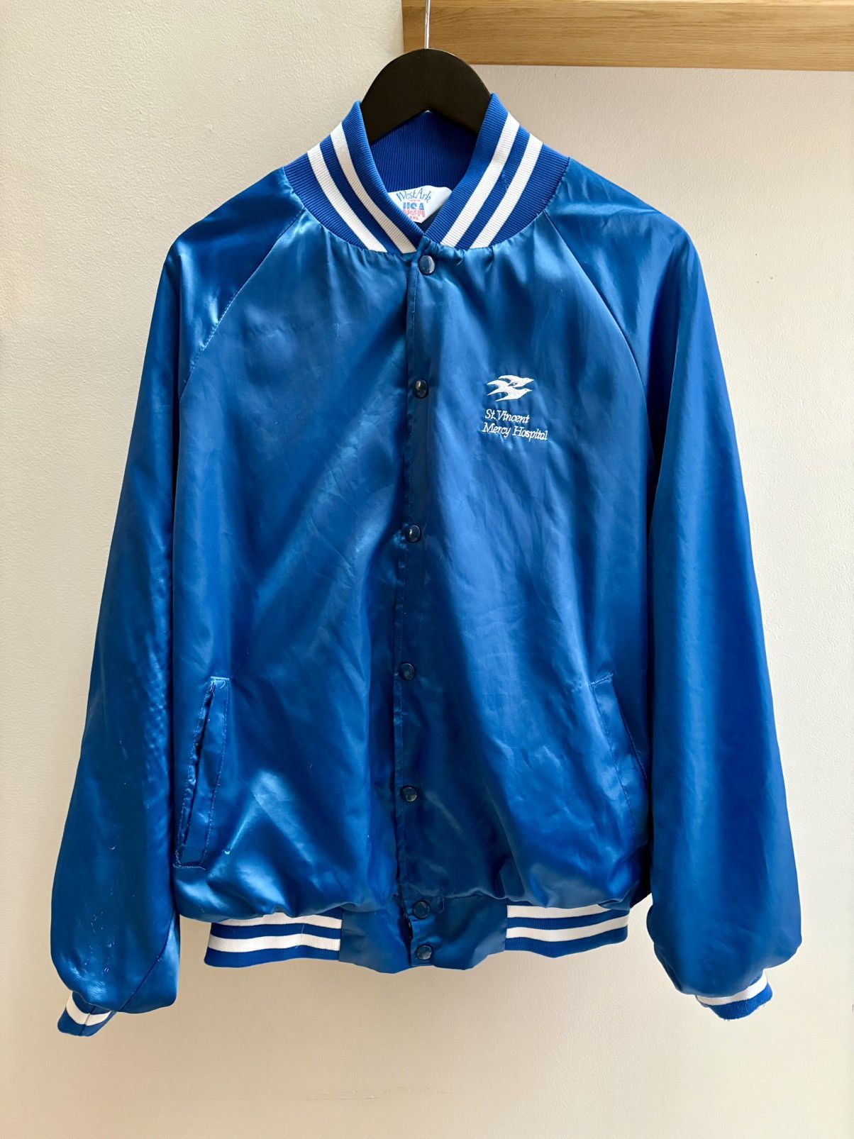 Vintage West Ark VTG 80s St. Vincent Mercy Hospital satin jacket Size US XL / EU 56 / 4 - 1 Thumbnail
