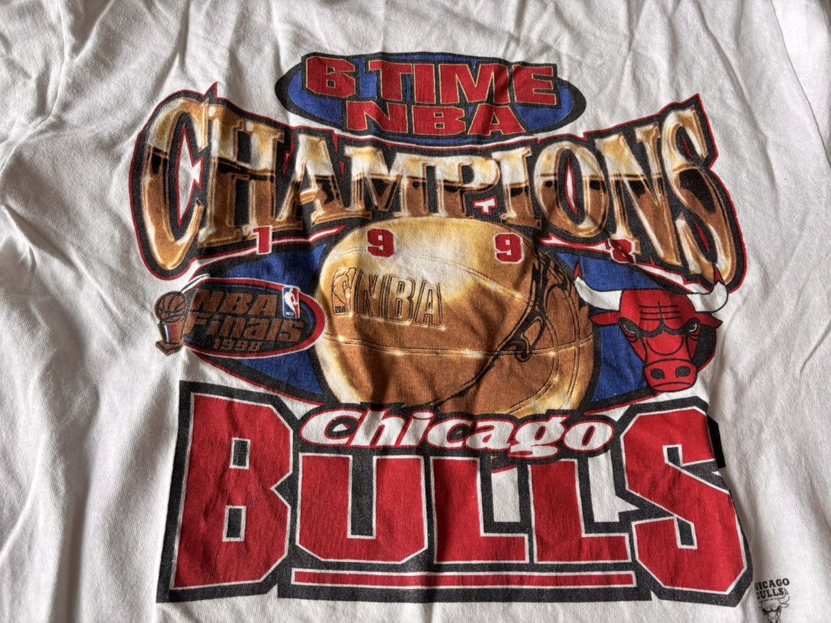 Vintage CHICAGO BULLS 1998 CHAMPIONSHIP TSHIRT Size US L / EU 52-54 / 3 - 2 Thumbnail