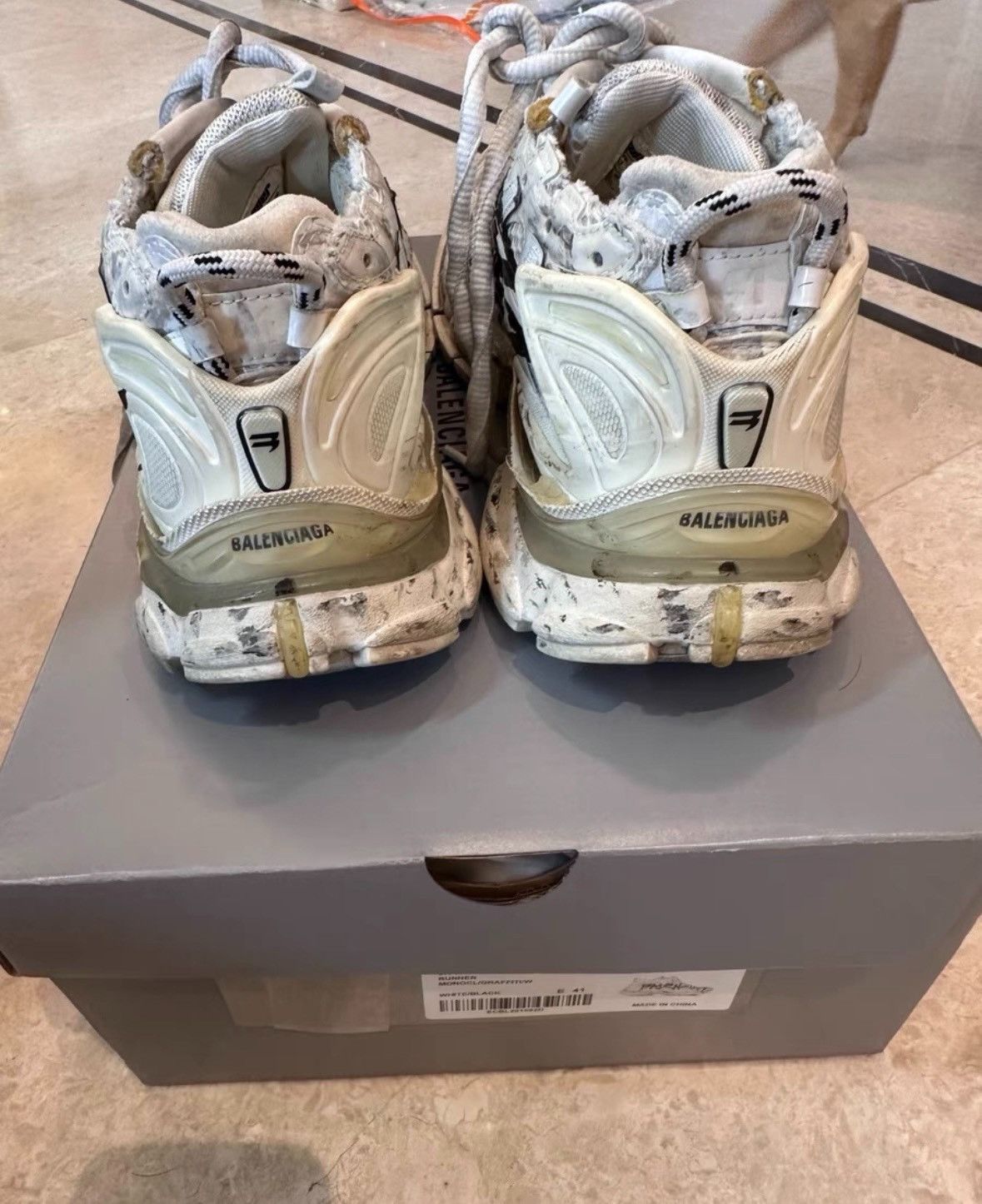 Balenciaga Balenciaga runner white graffiti old style Size US 8 / EU 41 - 4 Thumbnail