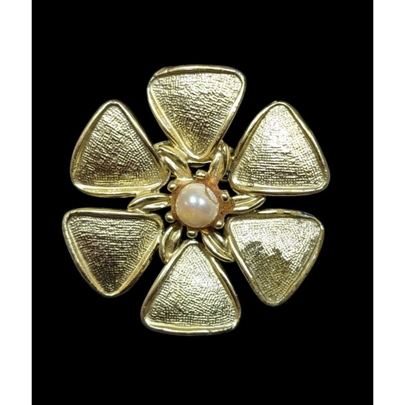 Other Vintage Floral Brooch Gold Tone With Faux Pearl Accent Size ONE SIZE - 1 Thumbnail