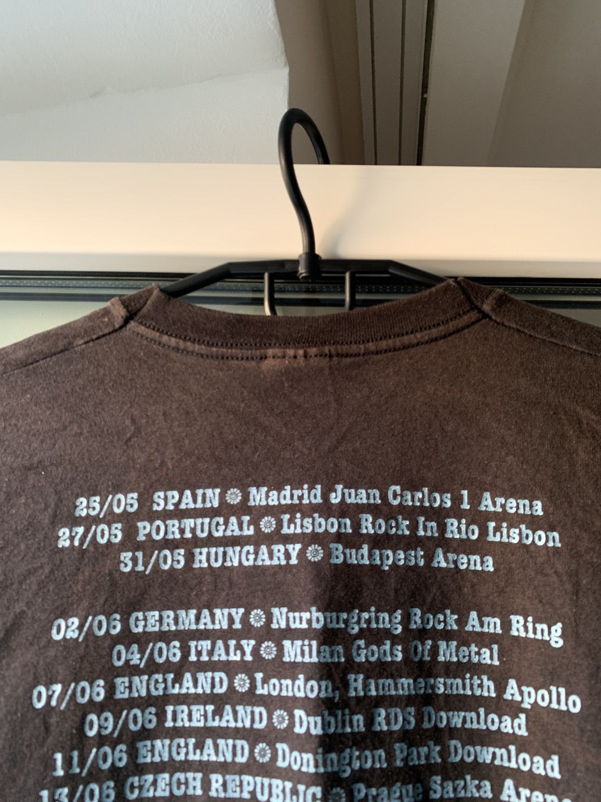 Band Tees 🔥VINTAGE GUNS N ROSES 2006 EUROPEAN TOUR PISTOLS T-SHIRT Size US XL / EU 56 / 4 - 7 Thumbnail