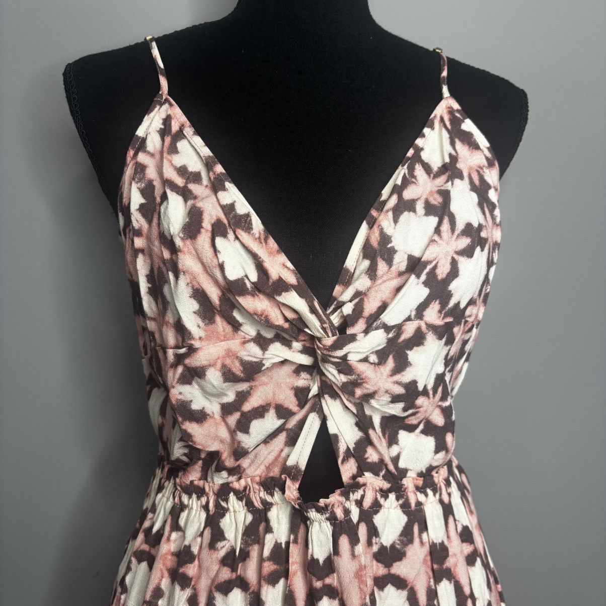 Loft NWT LOFT Sunwashed Floral Twist Tiered Midi Dress, Size 10P Size M / US 6-8 / IT 42-44 - 2 Thumbnail