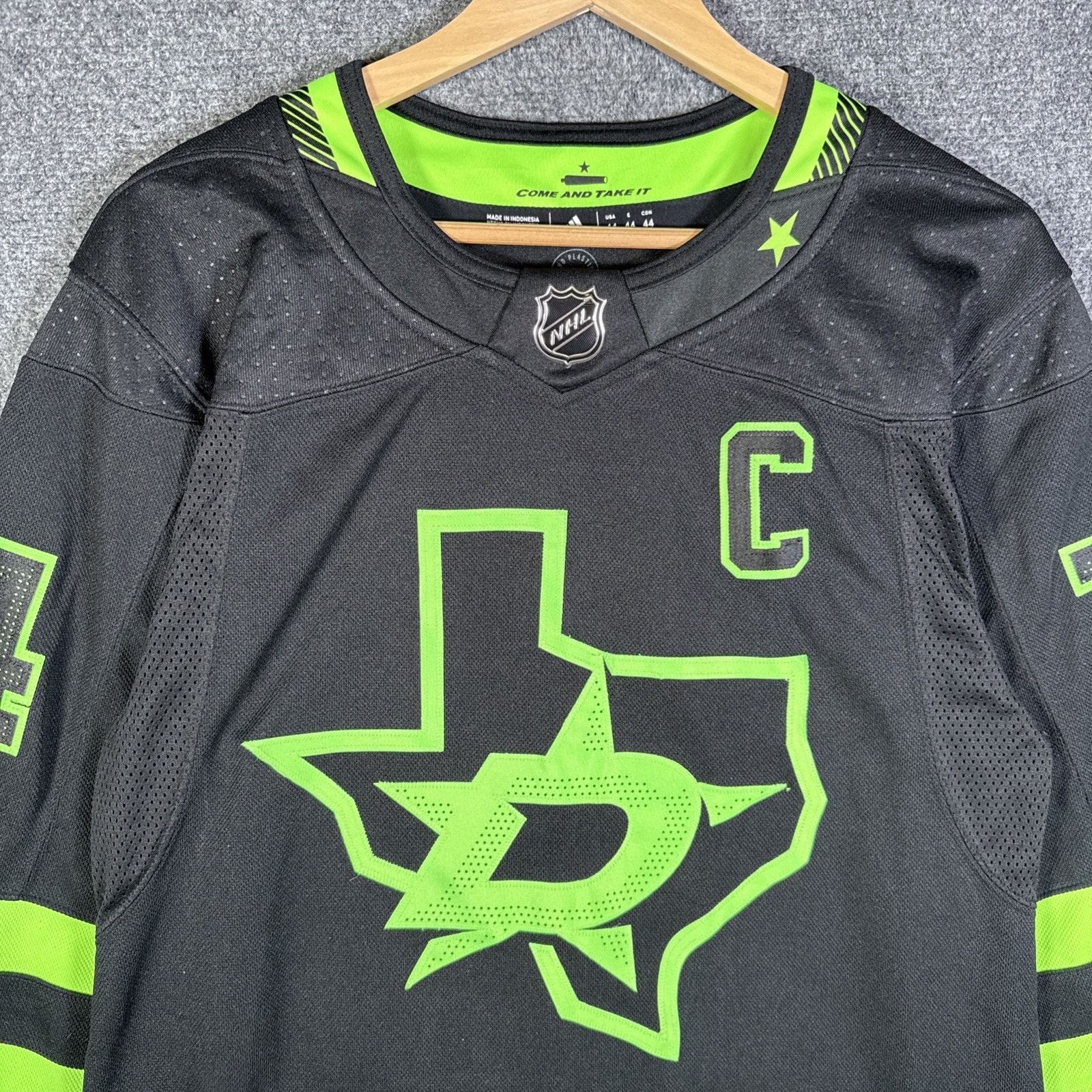 NHL Dallas Stars Jersey Mens 44 Jamie Benn #14 Black Hockey NHL Size US S / EU 44-46 / 1 - 2 Thumbnail
