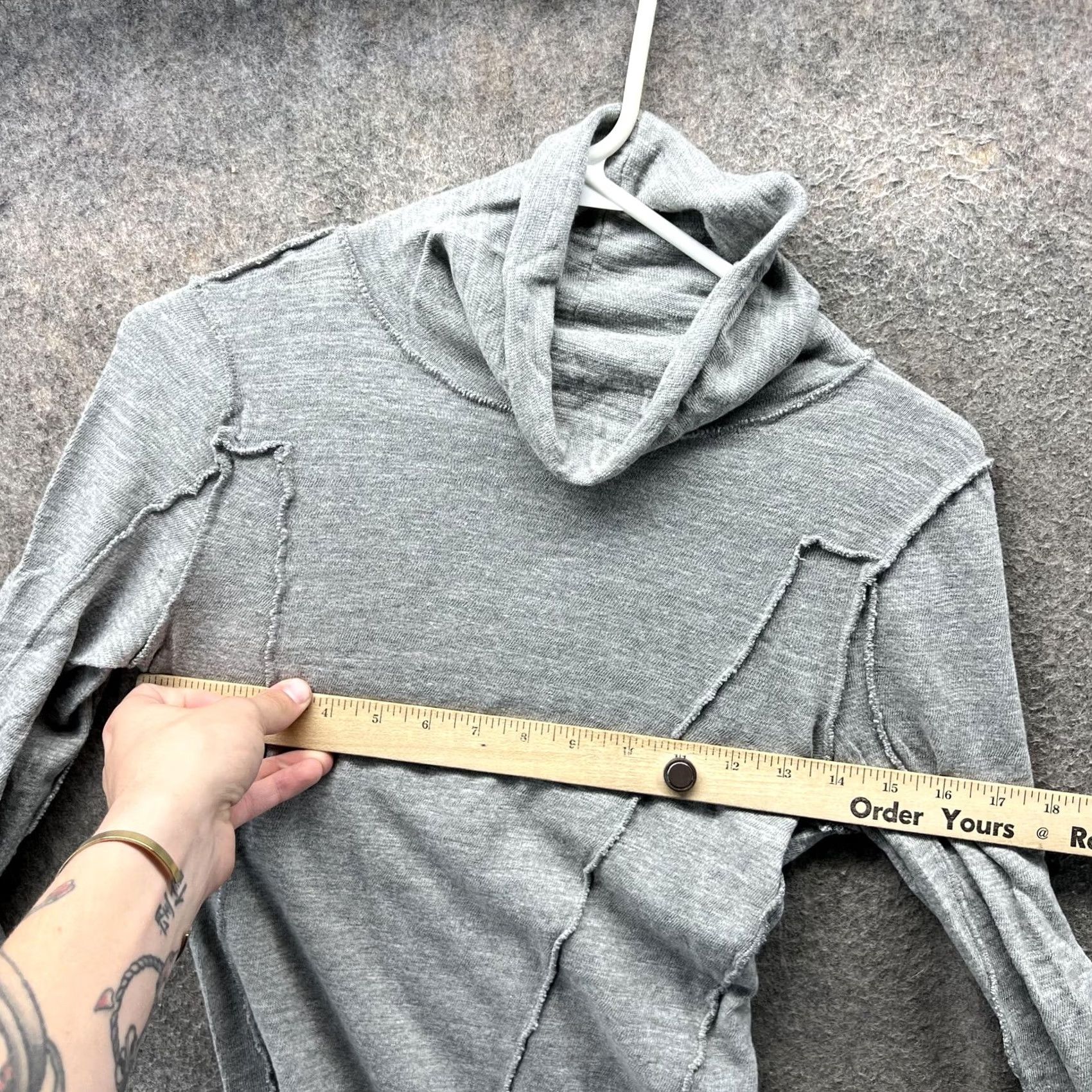 Vintage We The Free Shirt Womens XS Gray Cowl Neck Long Sleeve Raw Hem Top Lightweight Size XS / US 0-2 / IT 36-38 - 4 Thumbnail