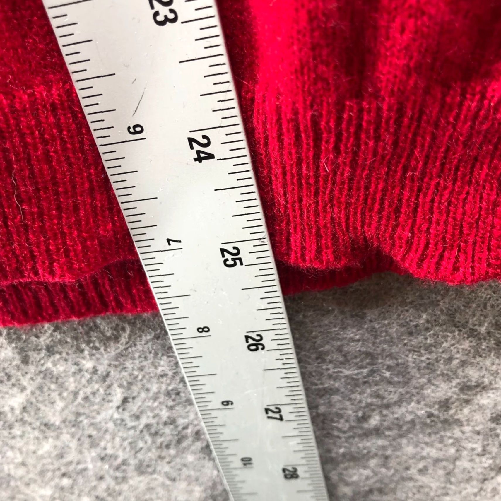 Bloomingdale's VINTAGE? No. C By Bloomingdales 100% Cashmere Sweater Womens L Red V-Neck Pullover Size L / US 10 / IT 46 - 7 Thumbnail