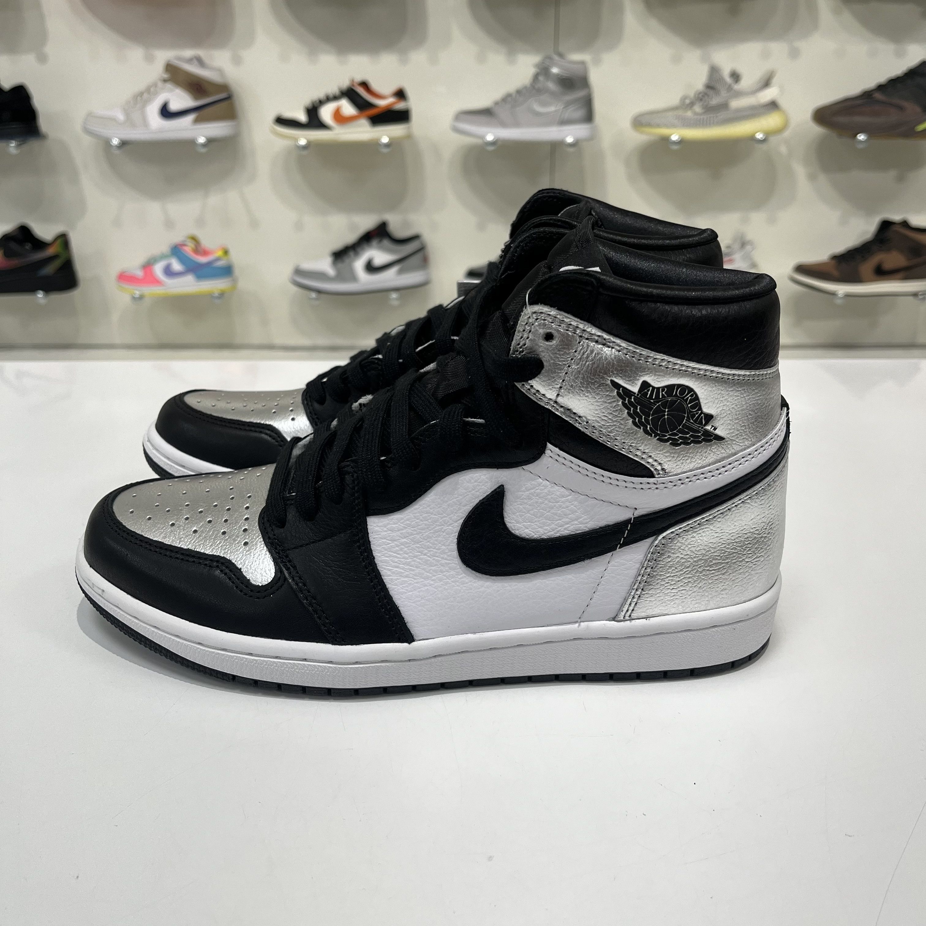 Nike Air Jordan 1 Retro High Silver Toe (W) Size US 9.5 / IT 39.5 - 2 Thumbnail