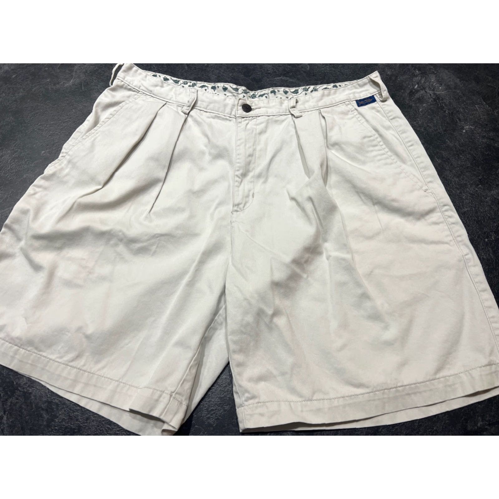 Vintage Kahala Shorts Men 38 Khaki Pleated Front Cotton Casual 8 Inch Inseam Beach Hawaiian Size US 38 / EU 54 - 2 Thumbnail