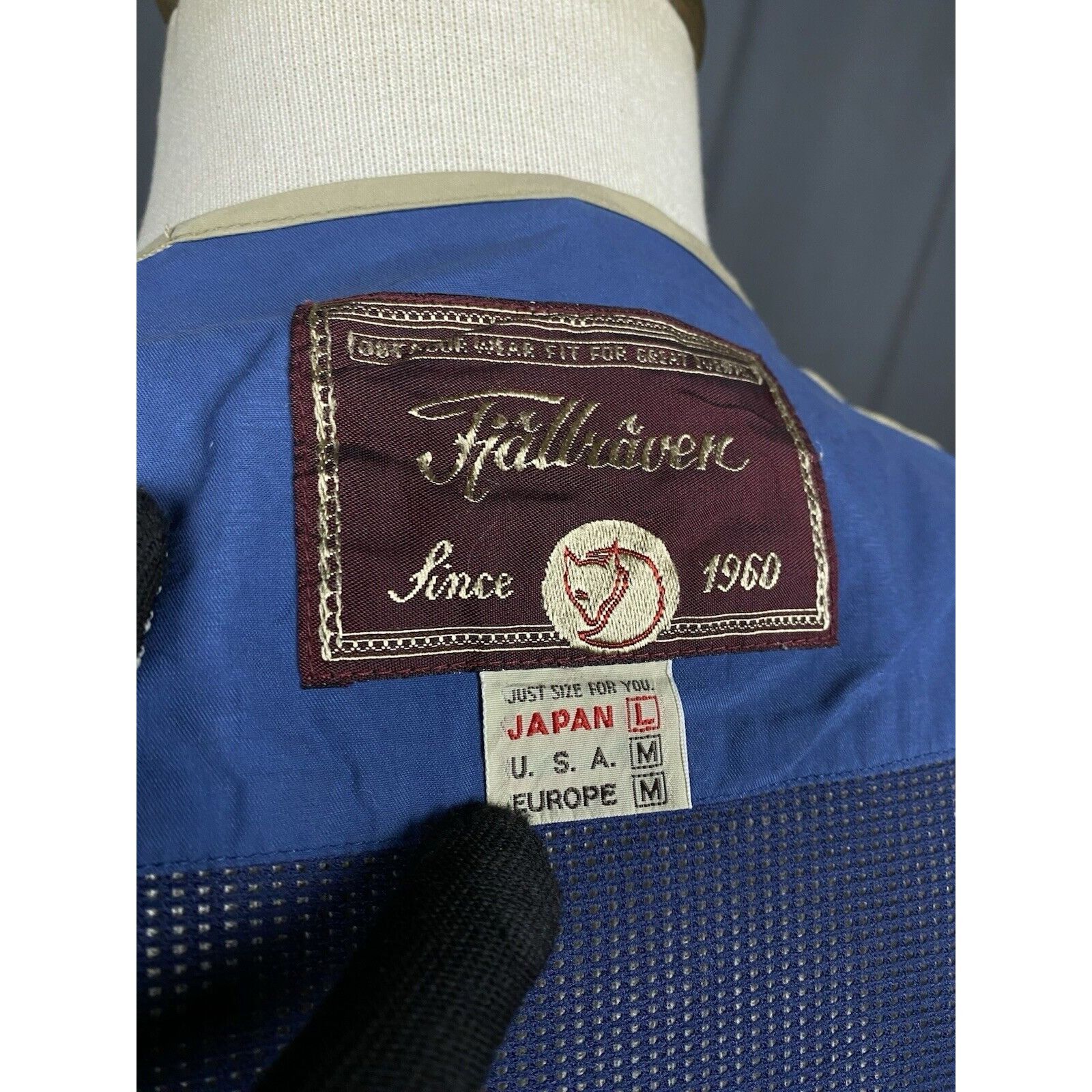 Fjallraven Fjallraven Men's Blue Multipocket Hunting Lightweight Vest S Size US M / EU 48-50 / 2 - 10 Thumbnail