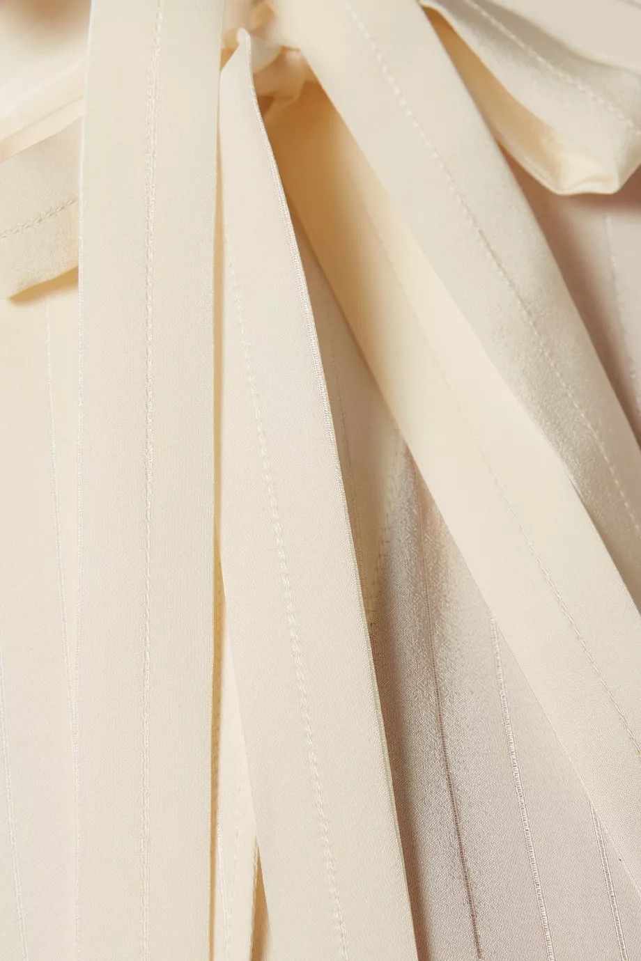Chloe o1y0825 Bow Shirt in Ivory Size M / US 6-8 / IT 42-44 - 4 Thumbnail