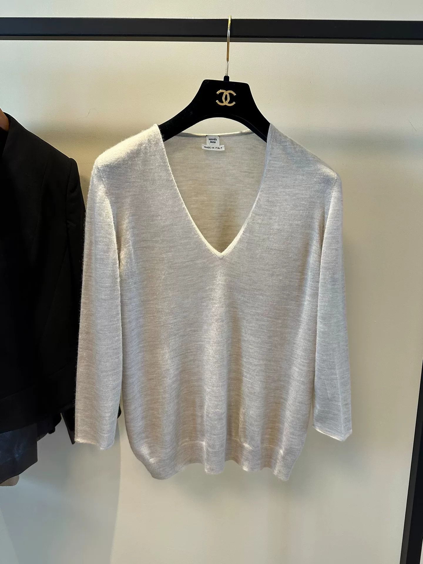 Hermes Hermes 100% Cashmere V-Neck Sweater Size US M / EU 48-50 / 2 - 1 Thumbnail