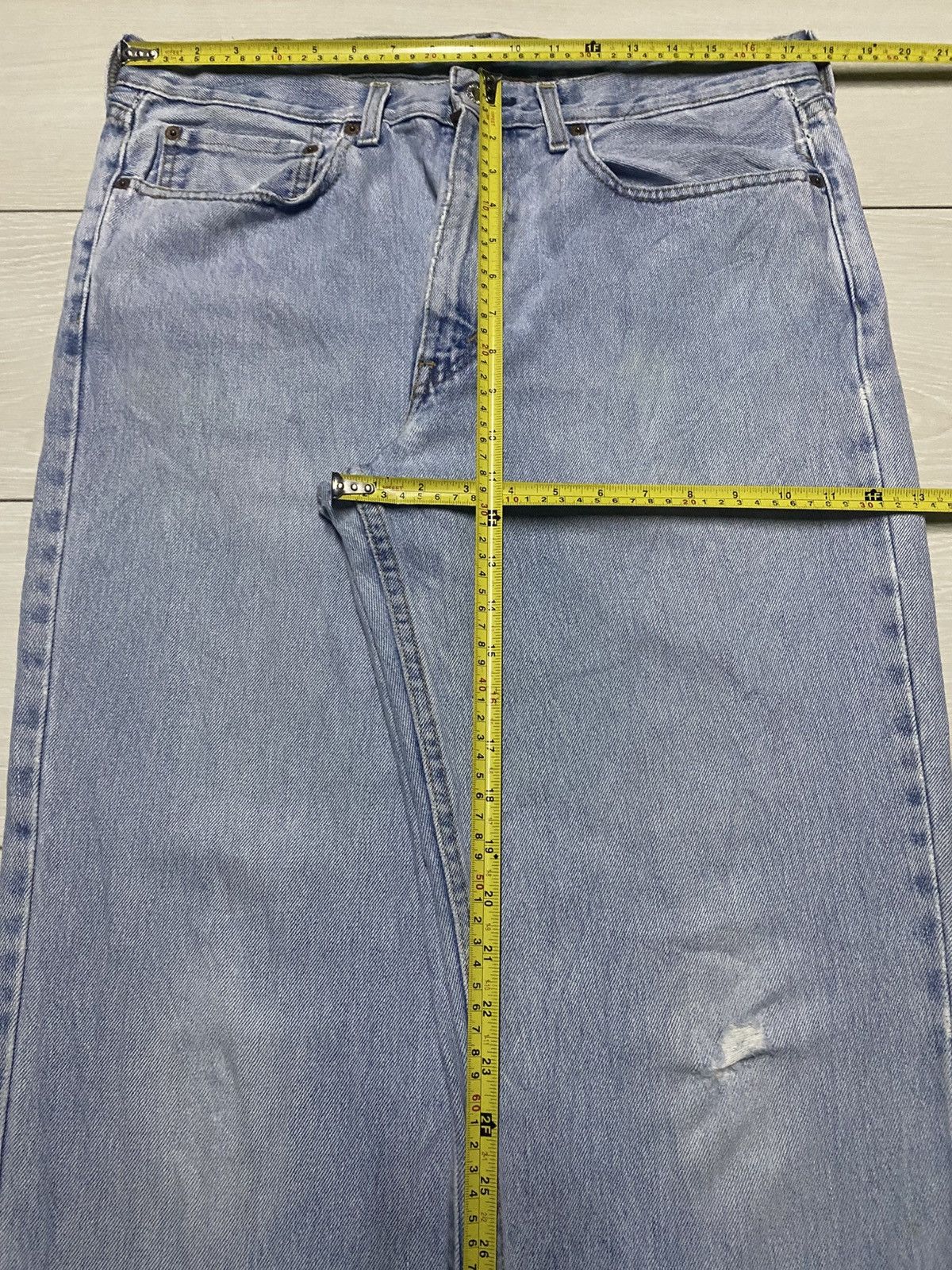 Levi's Vintage Levis 550 Y2K Light Wash Distressed Loose Jeans Size US 35 - 13 Thumbnail