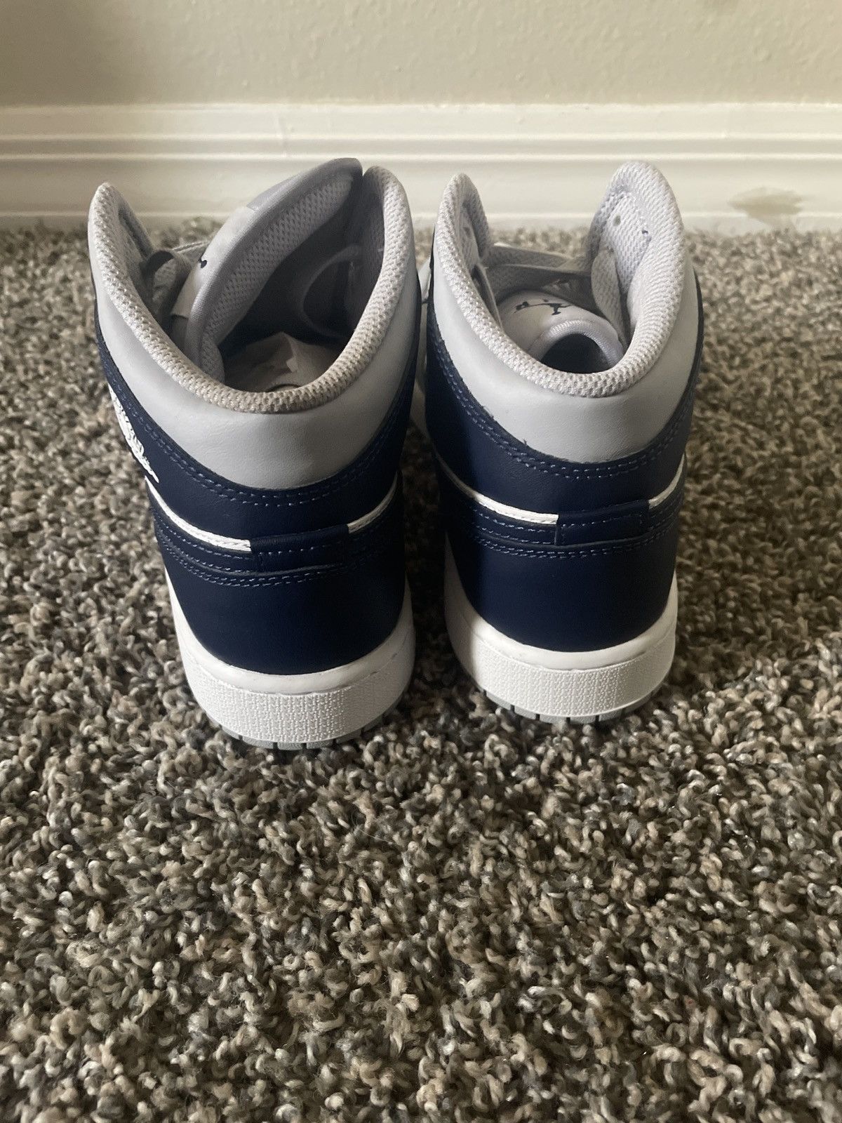 Jordan Brand Jordan 1 mid “Wolf Grey” Size US 6.5 / EU 39-40 - 4 Thumbnail