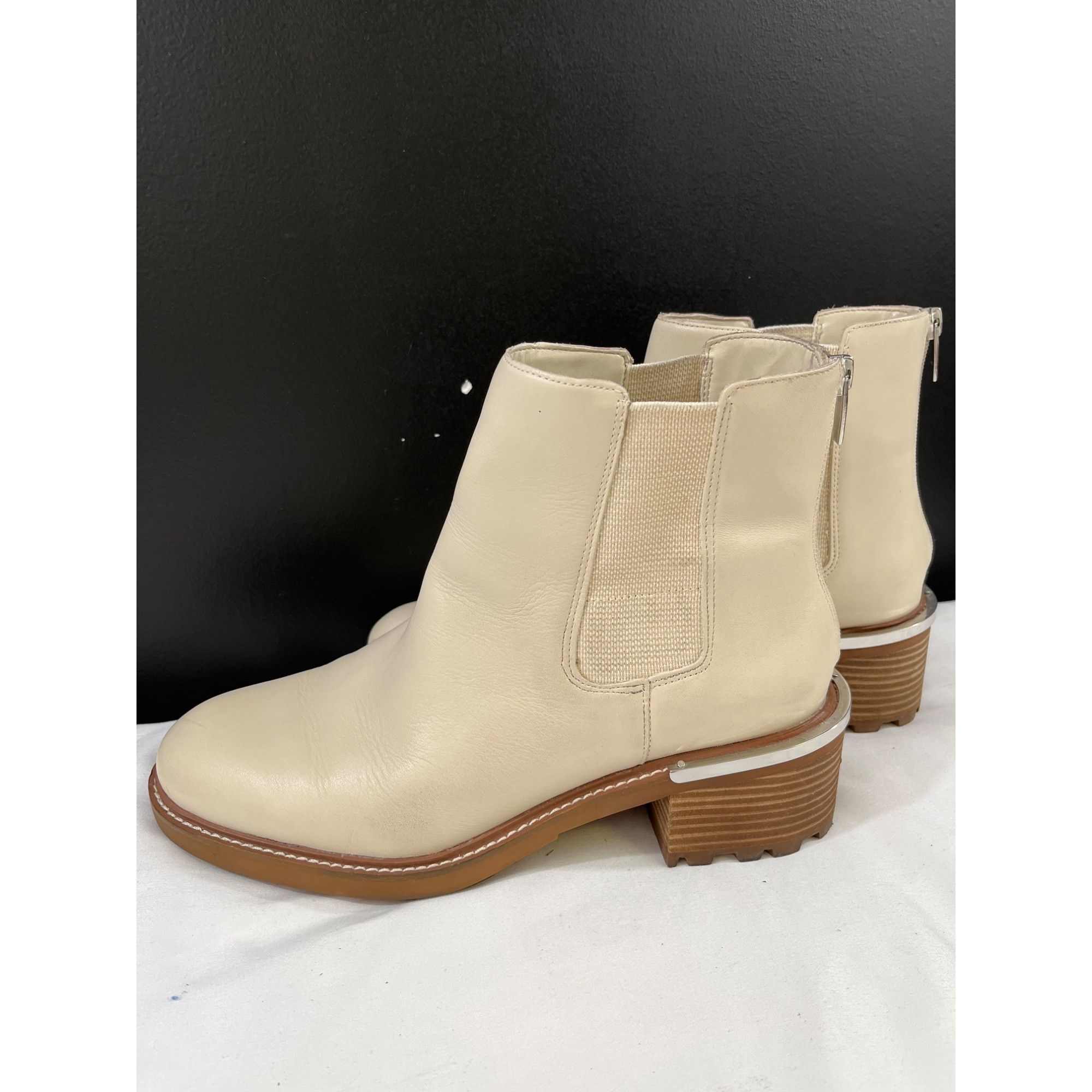 Vince Camuto Vince Camuto Kelivena Women's White Shoes/Boots Size 11W SKU Size US 11 / IT 41 - 5 Thumbnail