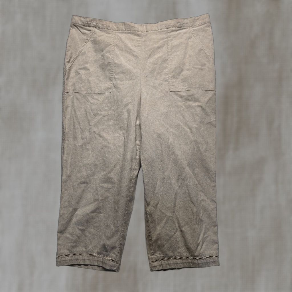 Vintage Alfred Dunner Pants Capris Beige Stretch 22W Womens Plus Size Adults Size 22 Beige Stretch Pants Women Size 40" / US 18 - 1 Thumbnail