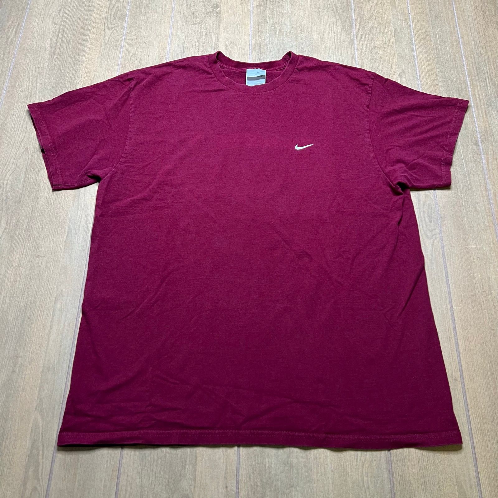 Nike Vintage Nike Swoosh T Shirt Sz Men XL Red Y2K baggy loose Size US XL / EU 56 / 4 - 1 Thumbnail