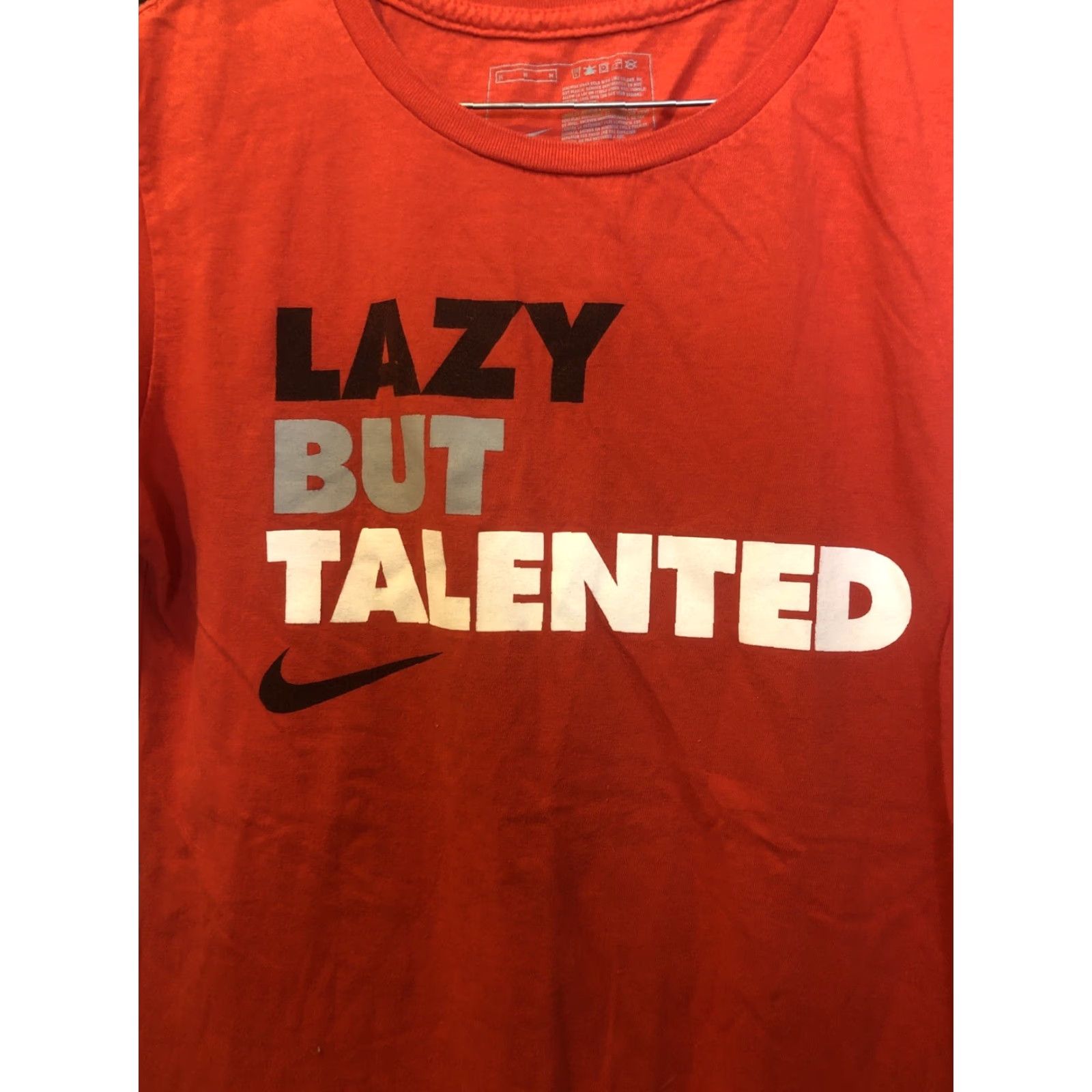 Nike Nike T Shirt Women’s M Red Short Sleeve Logo Tee (Casual) Size M / US 6-8 / IT 42-44 - 2 Thumbnail