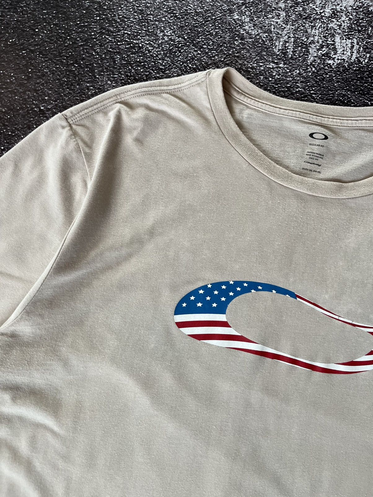 Oakley Crazy Y2K Oakley USA American Flag Vintage t shirt Size US XXL / EU 58 / 5 - 4 Thumbnail