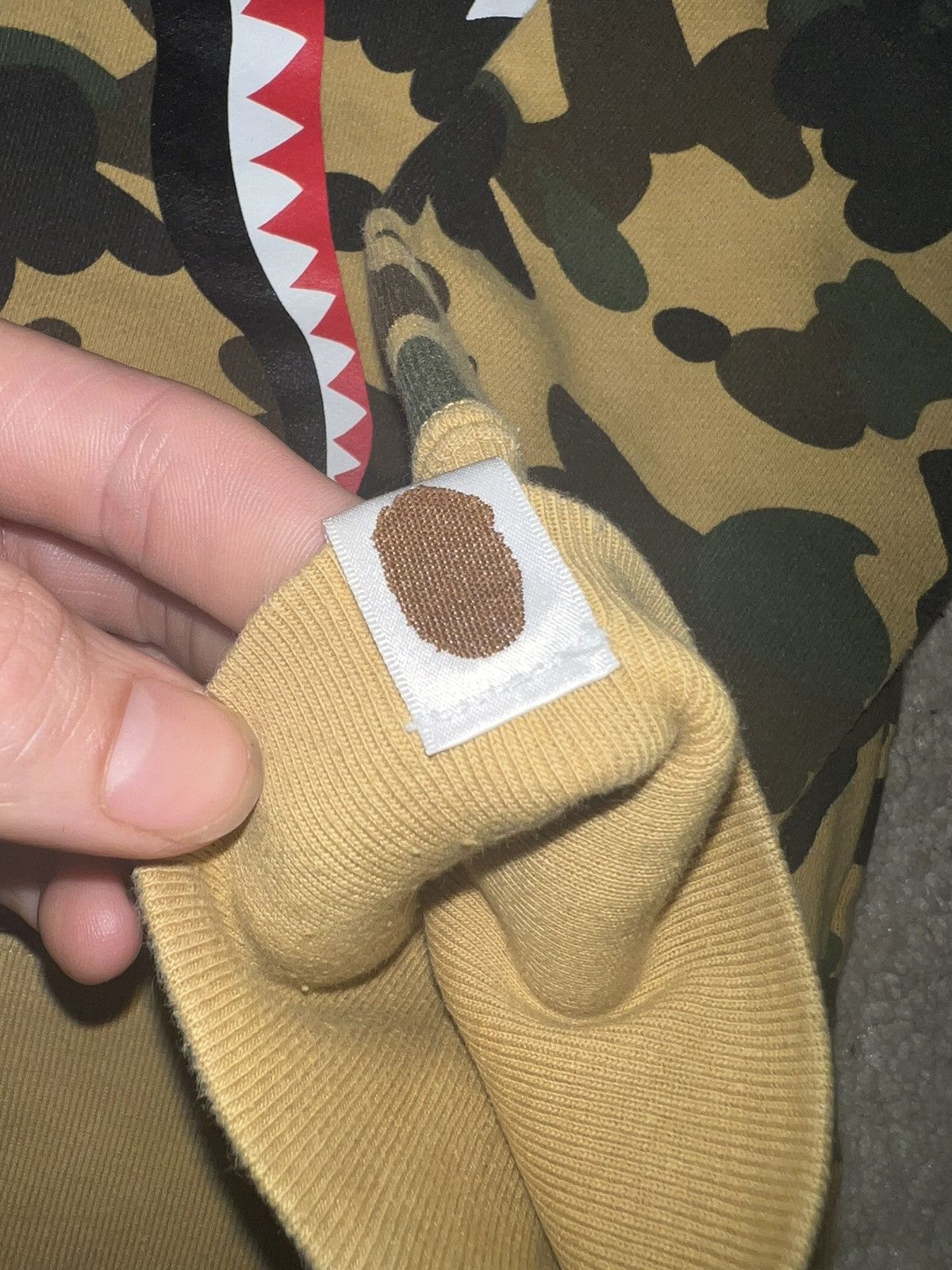 Bape 1st Camo Shark Crewneck Size US M / EU 48-50 / 2 - 5 Thumbnail