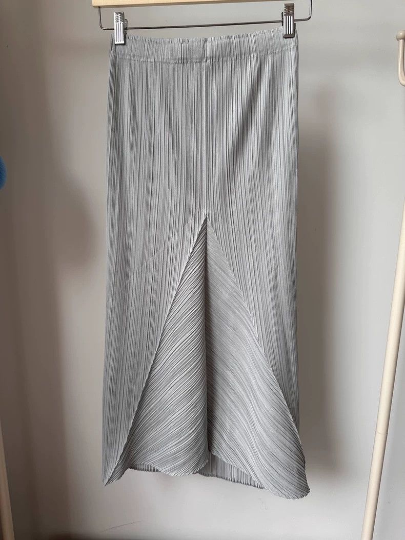 Issey Miyake Issey Miyake size:3 Grey pleated mermaid girl skirt Size 31" - 5 Thumbnail
