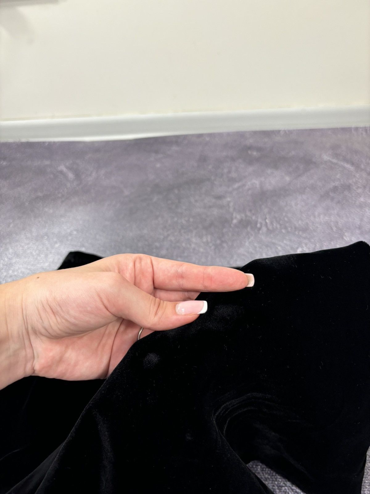 Mila Schon Vintage Mila Schon Due Women’s Rare Velvet Black Midi Skirt Size 30" / US 8 / IT 44 - 14 Thumbnail