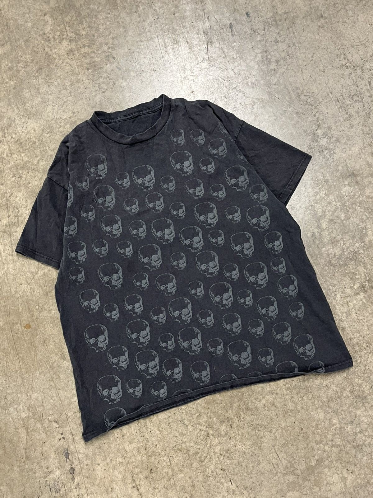 Tapout × Vintage Y2k grunge skulls AOP shirt hype rare affliction style Size US XL / EU 56 / 4 - 1 Thumbnail