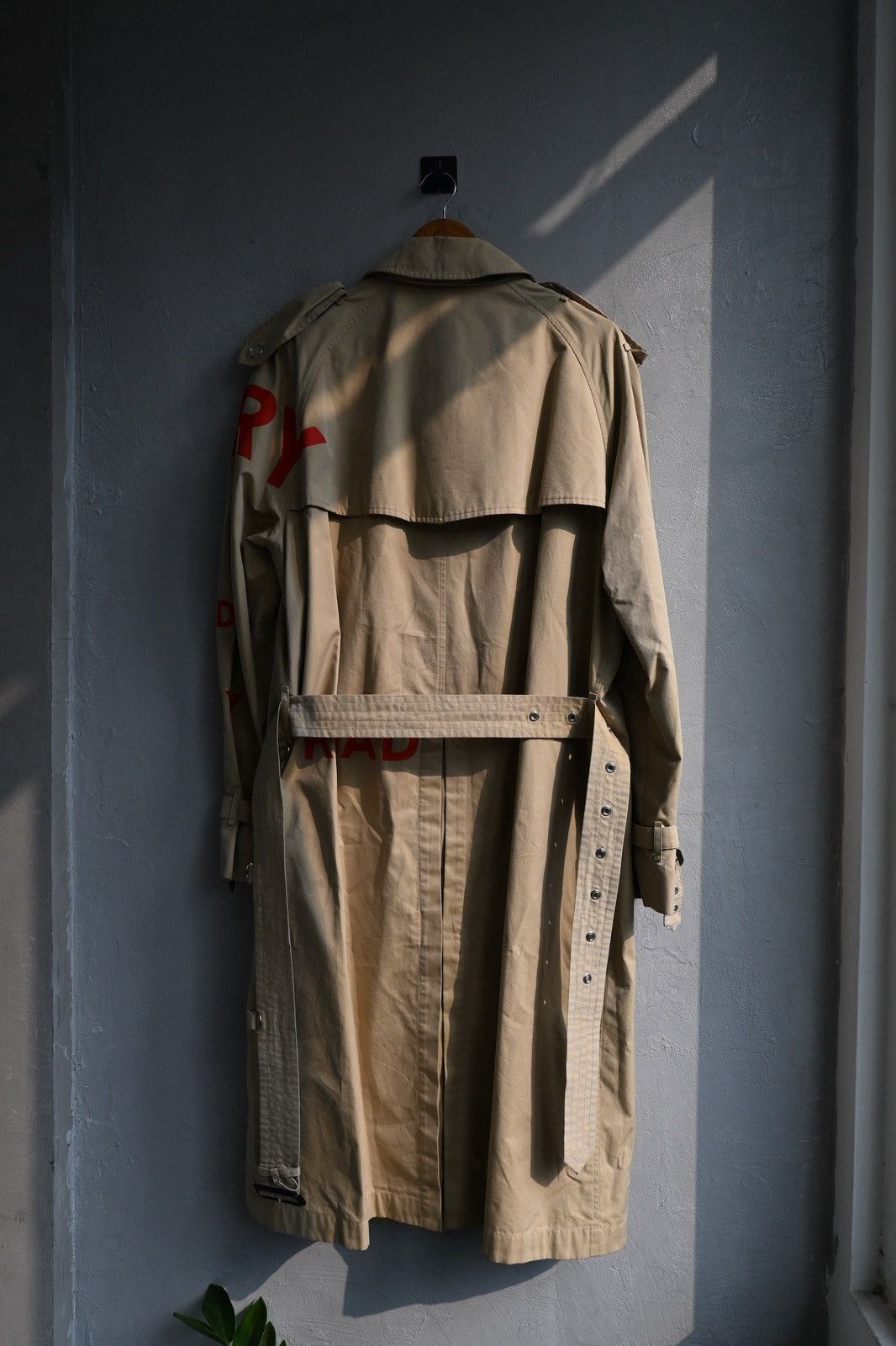 Burberry Burberry SS19 by R. Tisci horseferry garbadine trench coat Size US M / EU 48-50 / 2 - 13 Thumbnail