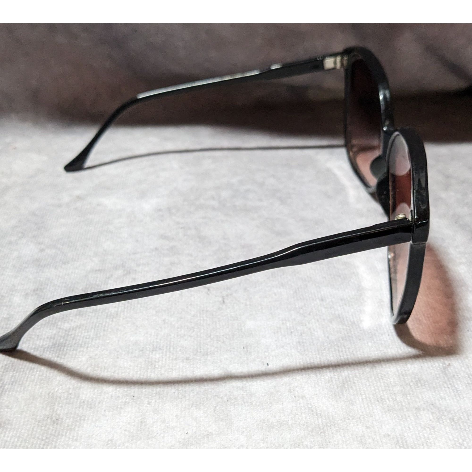 Foster Grant Foster Grant Large Black Purple Gradient Lens Sunglasses Size ONE SIZE - 6 Thumbnail