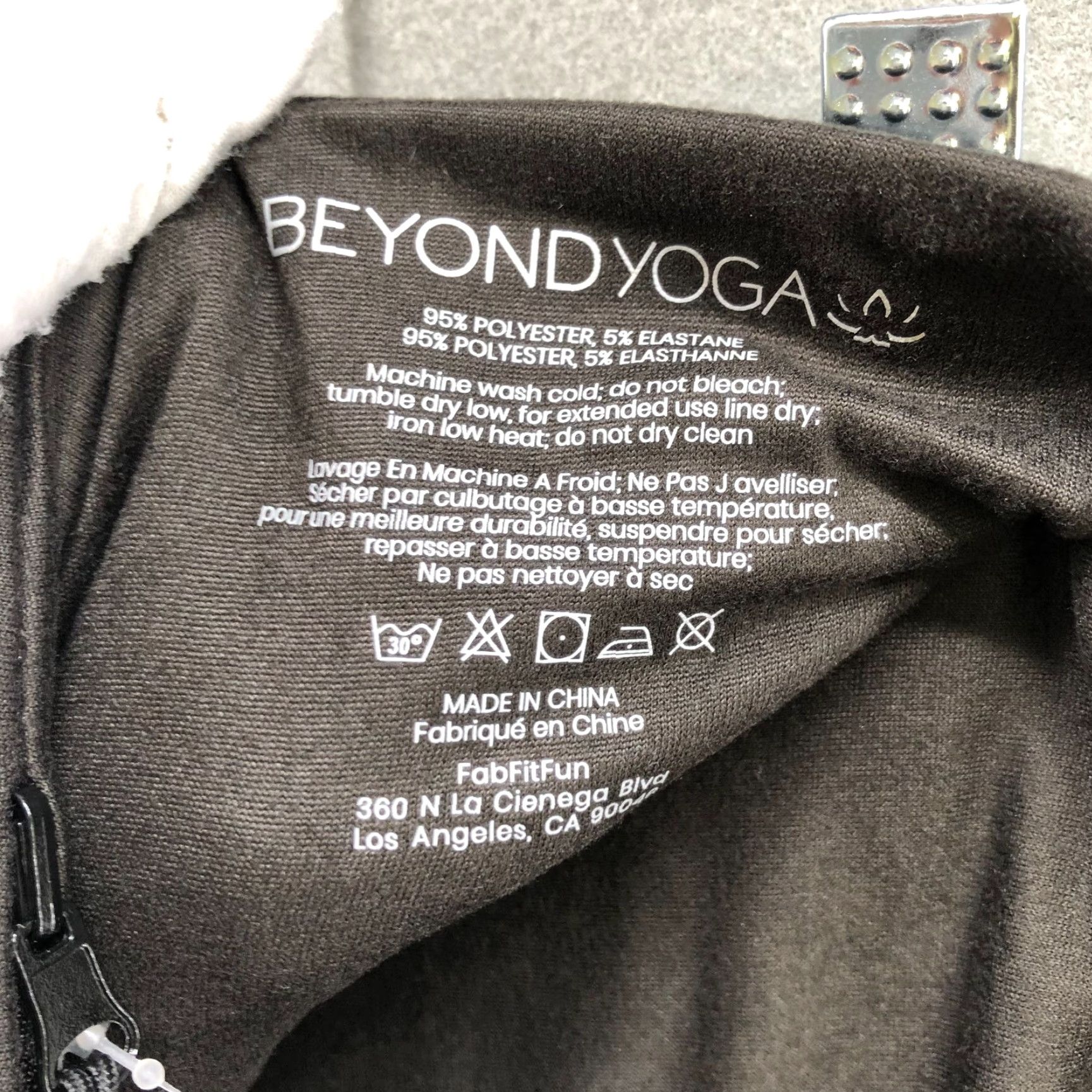 Beyond Yoga NWT Beyond Yoga Infinity Scarf Zip Pocket Black One Size Womens Running Scarf Size ONE SIZE - 5 Thumbnail