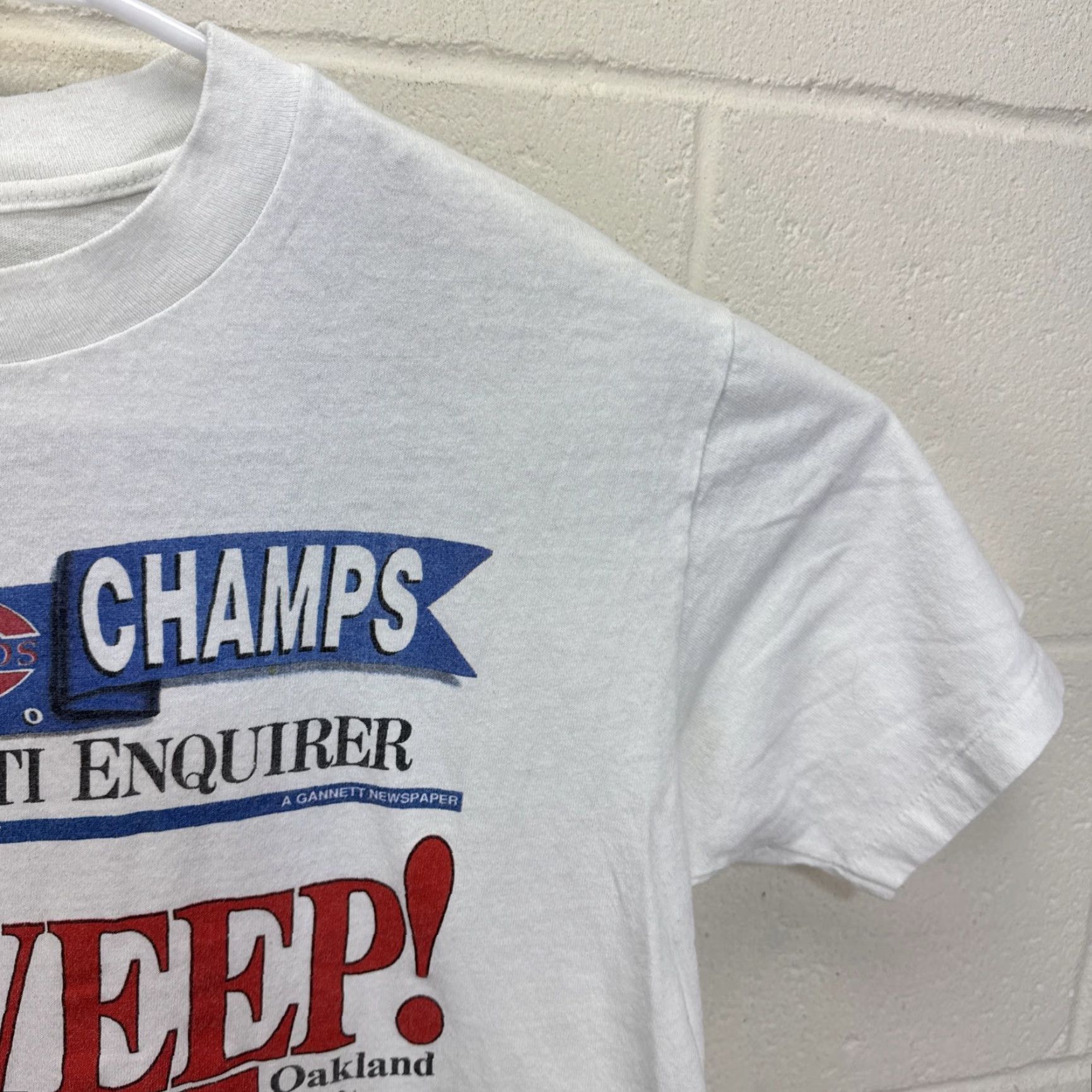 Vintage VINTAGE Cincinnati Reds World Champs T-Shirt Newspaper Headline Sweep Rijo Men White 1990s Graphic Tee M/L Short Sleeve Cotton Stedman Size US M / EU 48-50 / 2 - 7 Thumbnail